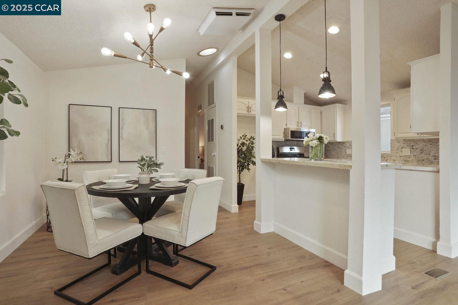 Detail Gallery Image 15 of 41 For 3015 E Bayshore Road #353,  Redwood City,  CA 94063-4147 - 2 Beds | 2 Baths