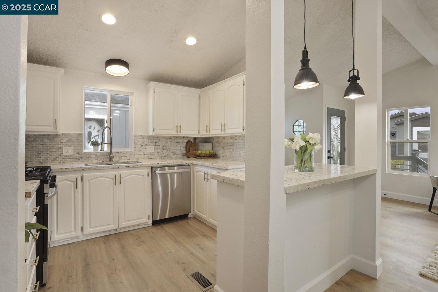 Detail Gallery Image 17 of 41 For 3015 E Bayshore Road #353,  Redwood City,  CA 94063-4147 - 2 Beds | 2 Baths