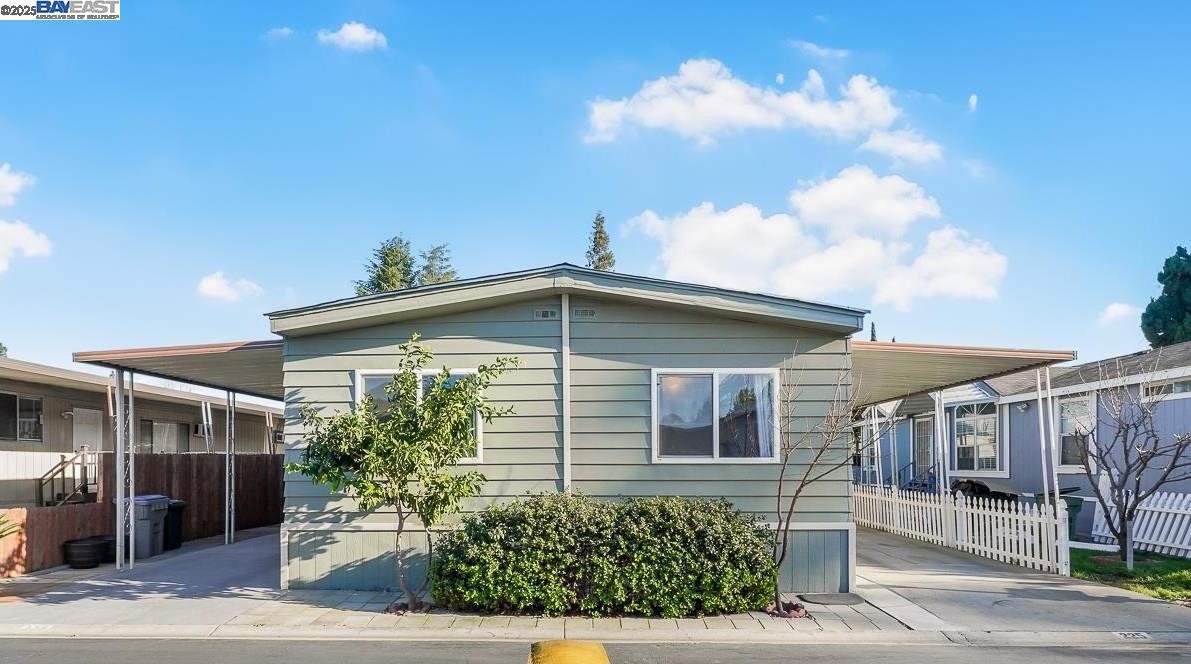 Detail Gallery Image 1 of 1 For 2151 Oakland Rd #225,  San Jose,  CA 95131 - 3 Beds | 2 Baths