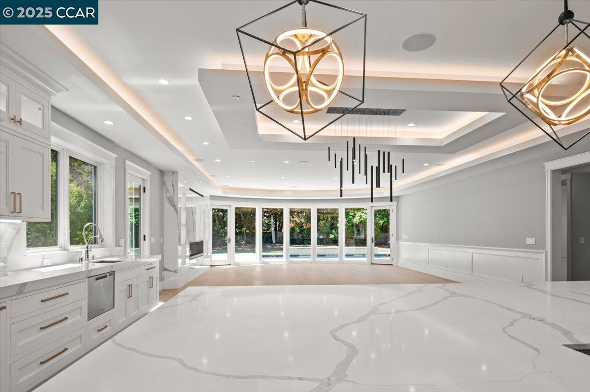 Detail Gallery Image 14 of 60 For 74 Middlefield Rd, Atherton,  CA 94027 - 9 Beds | 9/1 Baths