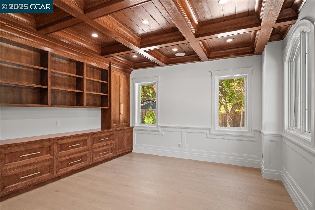 Detail Gallery Image 22 of 60 For 74 Middlefield Rd, Atherton,  CA 94027 - 9 Beds | 9/1 Baths