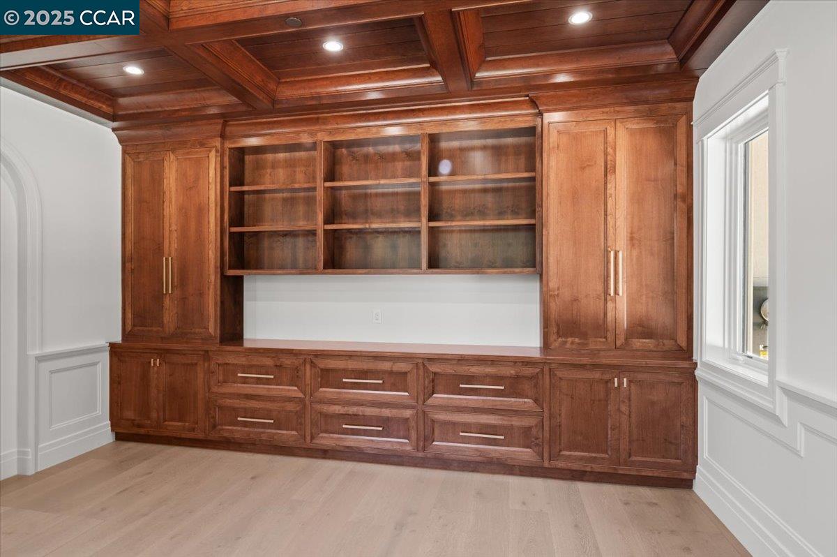 Detail Gallery Image 23 of 60 For 74 Middlefield Rd, Atherton,  CA 94027 - 9 Beds | 9/1 Baths