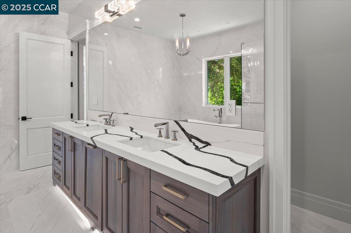 Detail Gallery Image 30 of 60 For 74 Middlefield Rd, Atherton,  CA 94027 - 9 Beds | 9/1 Baths