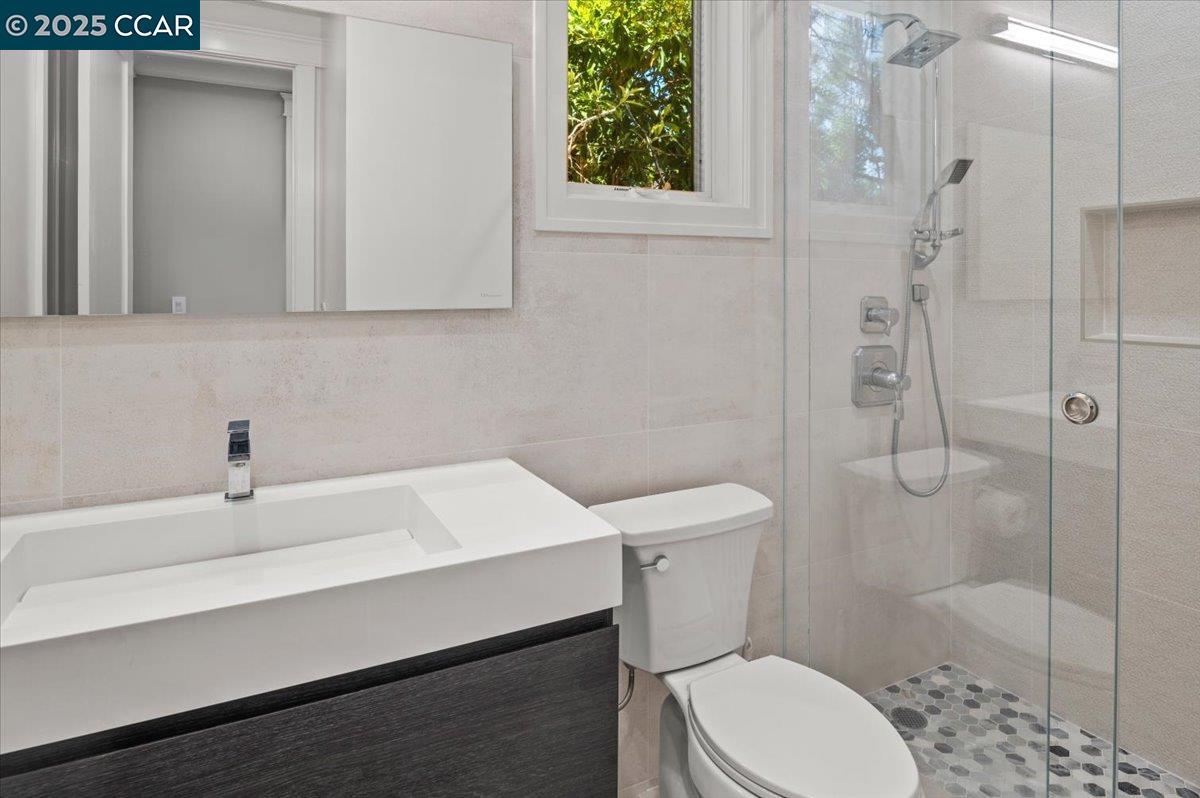 Detail Gallery Image 43 of 60 For 74 Middlefield Rd, Atherton,  CA 94027 - 9 Beds | 9/1 Baths