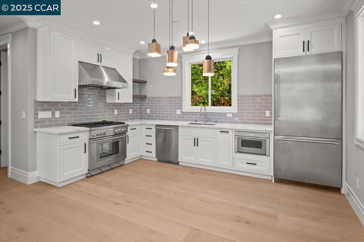 Detail Gallery Image 50 of 60 For 74 Middlefield Rd, Atherton,  CA 94027 - 9 Beds | 9/1 Baths