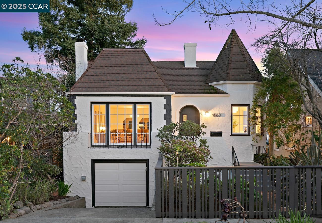 Detail Gallery Image 1 of 1 For 4660 Dolores Ave, Oakland,  CA 94602 - 4 Beds | 2 Baths