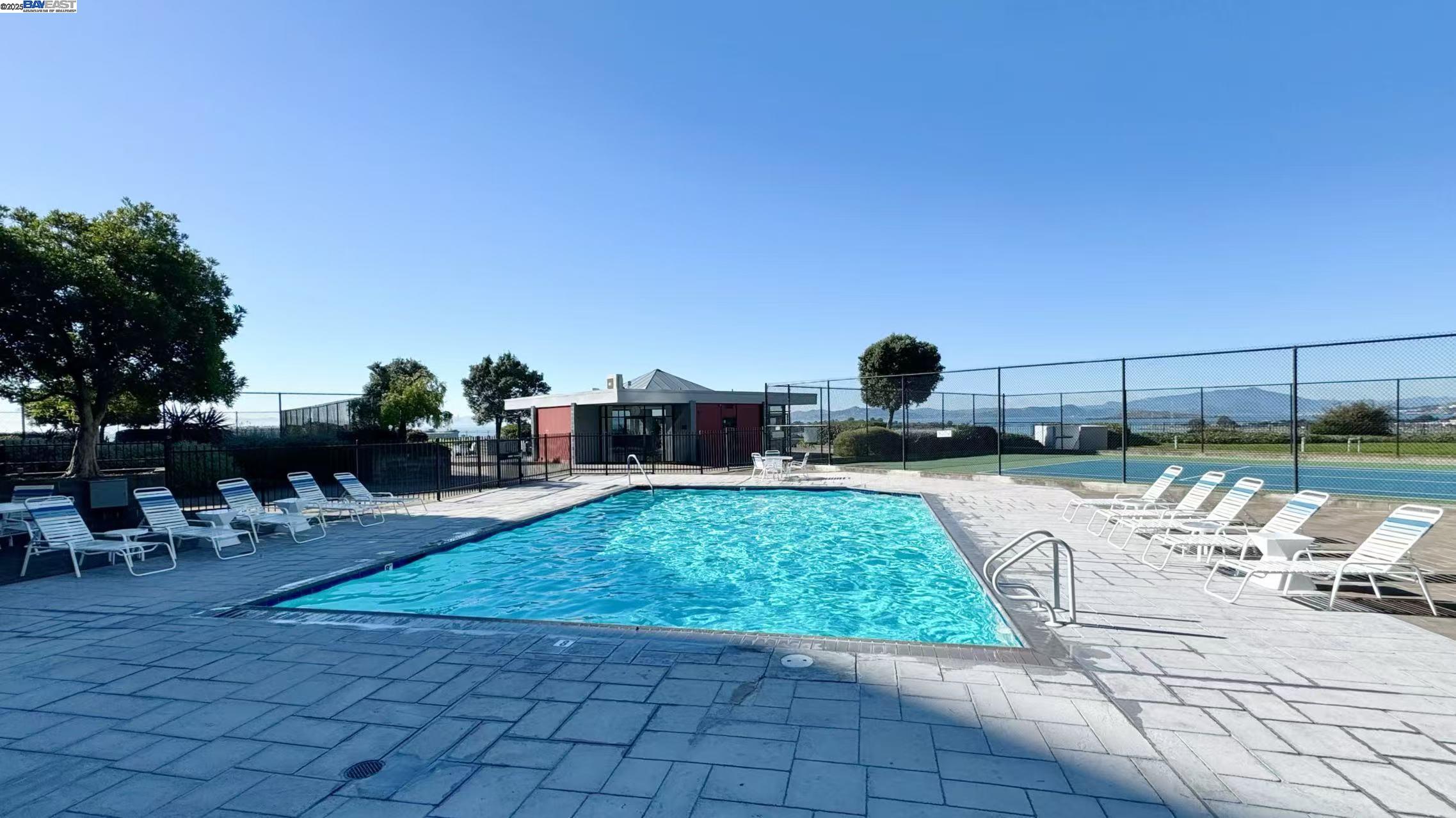 555 Pierce St # 1620, Albany, California 94706, 2 Bedrooms Bedrooms, 5 Rooms Rooms,2 BathroomsBathrooms,Residential,For Sale,555 Pierce St # 1620,41085160