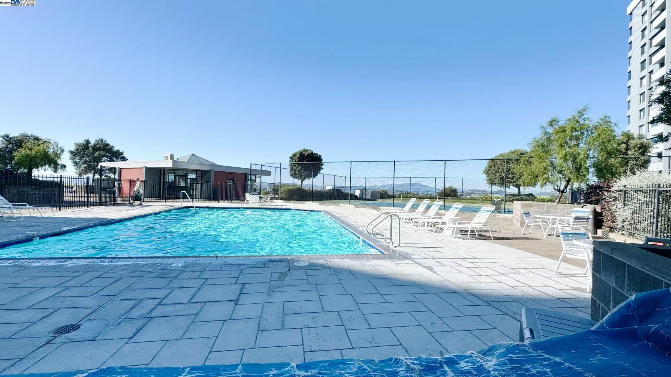 555 Pierce St # 1620, Albany, California 94706, 2 Bedrooms Bedrooms, 5 Rooms Rooms,2 BathroomsBathrooms,Residential,For Sale,555 Pierce St # 1620,41085160