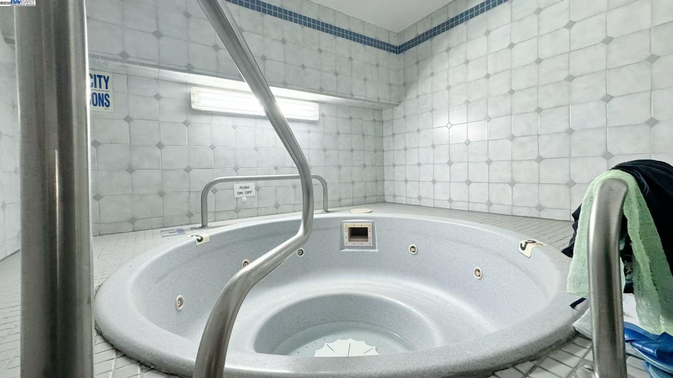 555 Pierce St # 1620, Albany, California 94706, 2 Bedrooms Bedrooms, 5 Rooms Rooms,2 BathroomsBathrooms,Residential,For Sale,555 Pierce St # 1620,41085160