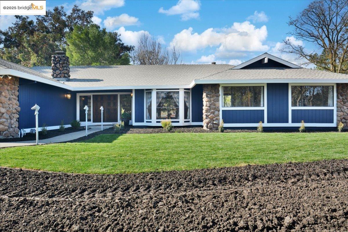 Detail Gallery Image 1 of 51 For 1610 Lawrence Rd, Danville,  CA 94506 - 4 Beds | 2/1 Baths
