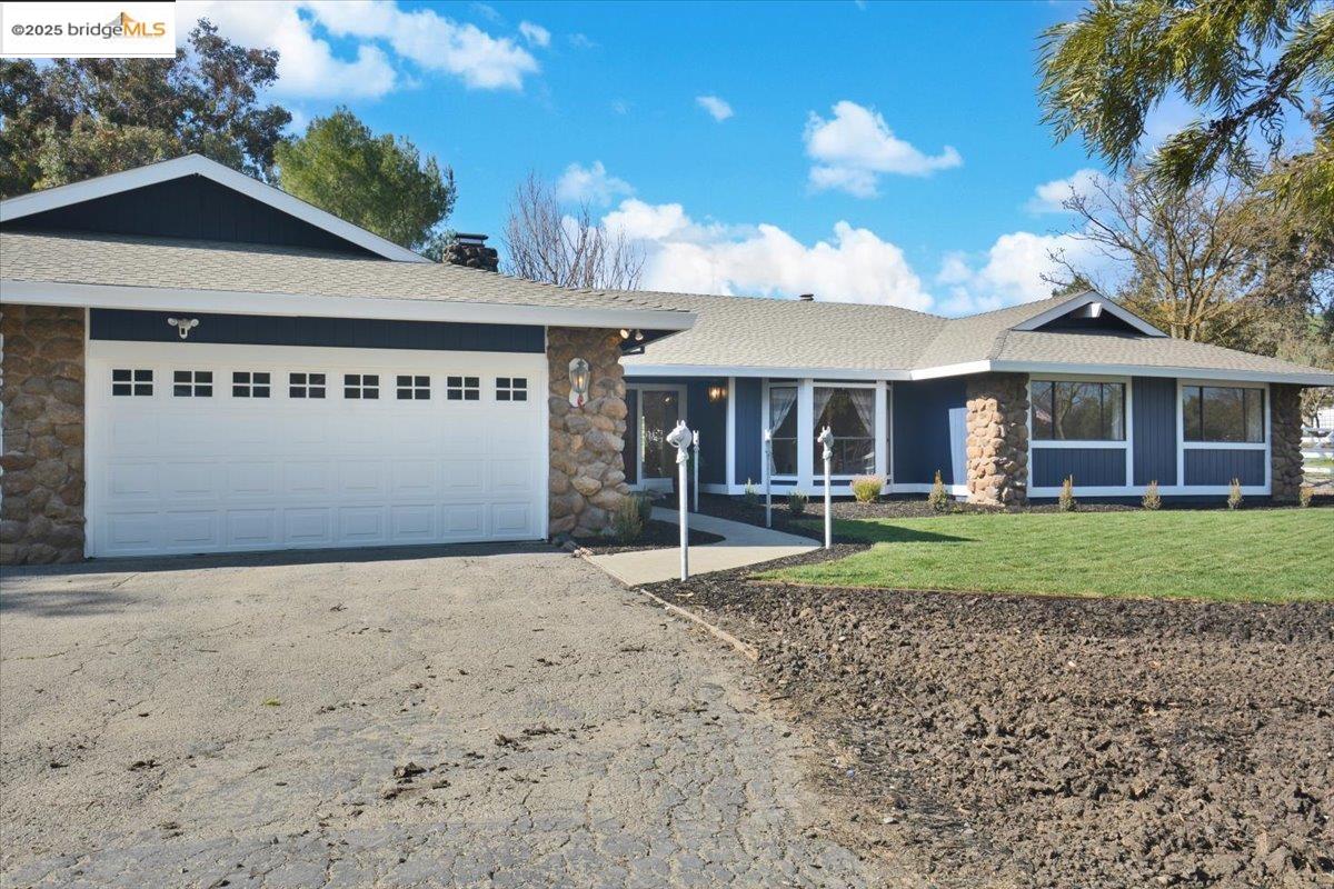 Detail Gallery Image 2 of 51 For 1610 Lawrence Rd, Danville,  CA 94506 - 4 Beds | 2/1 Baths