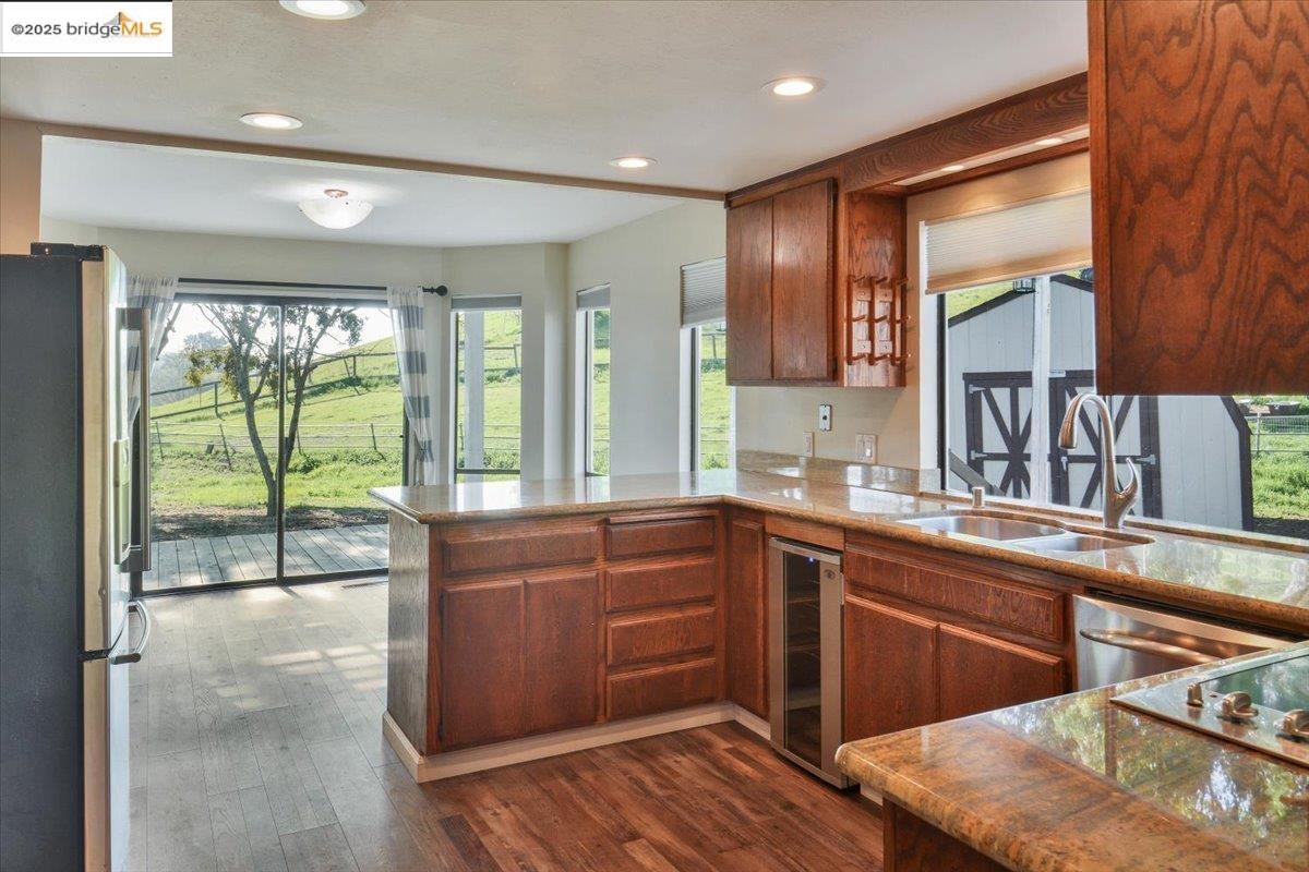 Detail Gallery Image 11 of 51 For 1610 Lawrence Rd, Danville,  CA 94506 - 4 Beds | 2/1 Baths