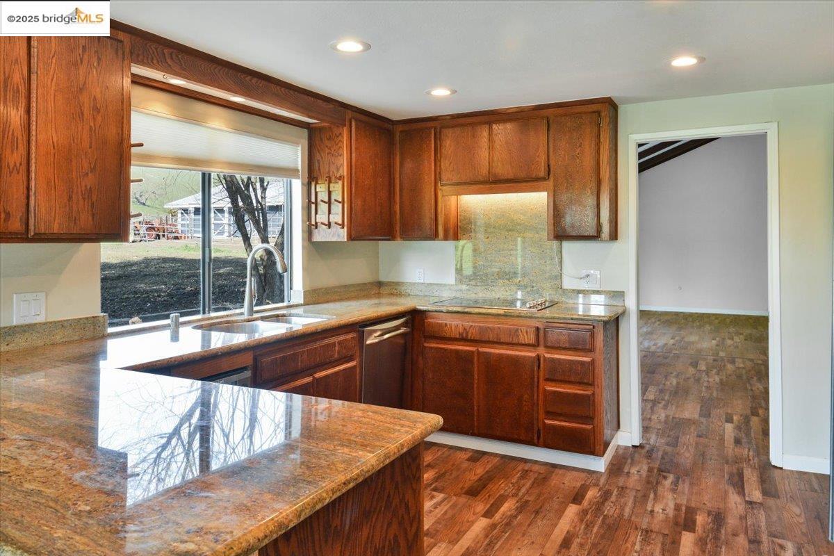 Detail Gallery Image 13 of 51 For 1610 Lawrence Rd, Danville,  CA 94506 - 4 Beds | 2/1 Baths