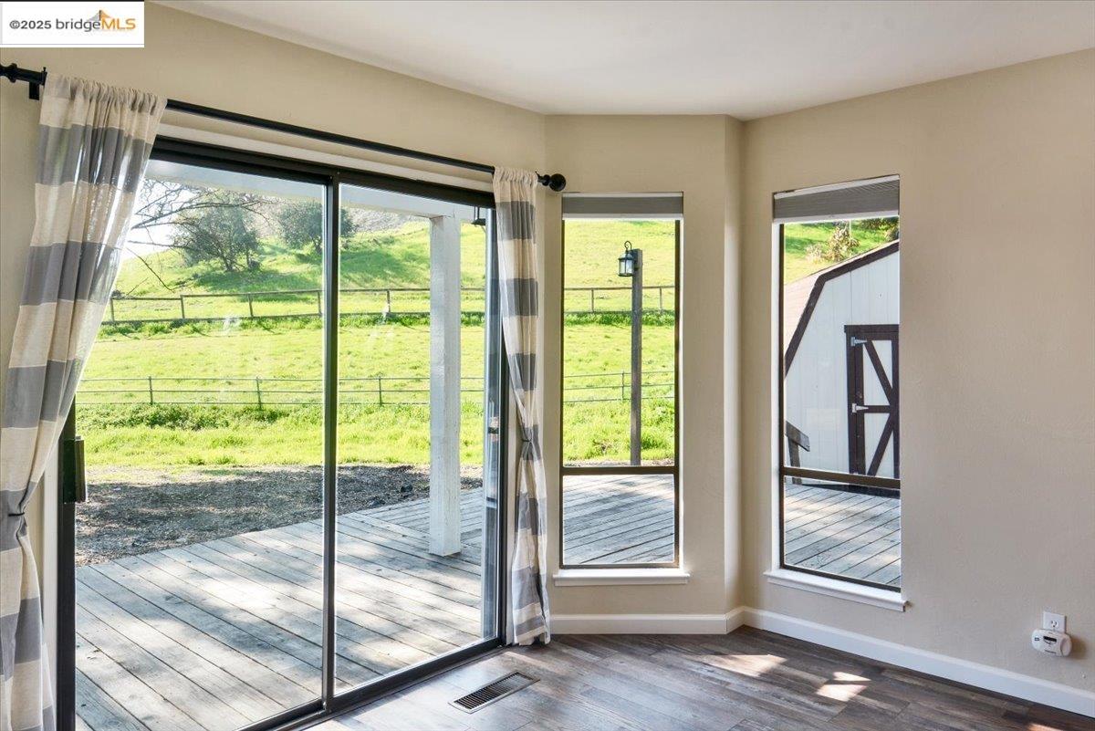 Detail Gallery Image 16 of 51 For 1610 Lawrence Rd, Danville,  CA 94506 - 4 Beds | 2/1 Baths