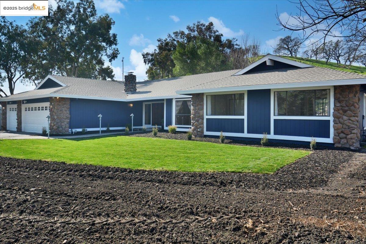 Detail Gallery Image 3 of 51 For 1610 Lawrence Rd, Danville,  CA 94506 - 4 Beds | 2/1 Baths