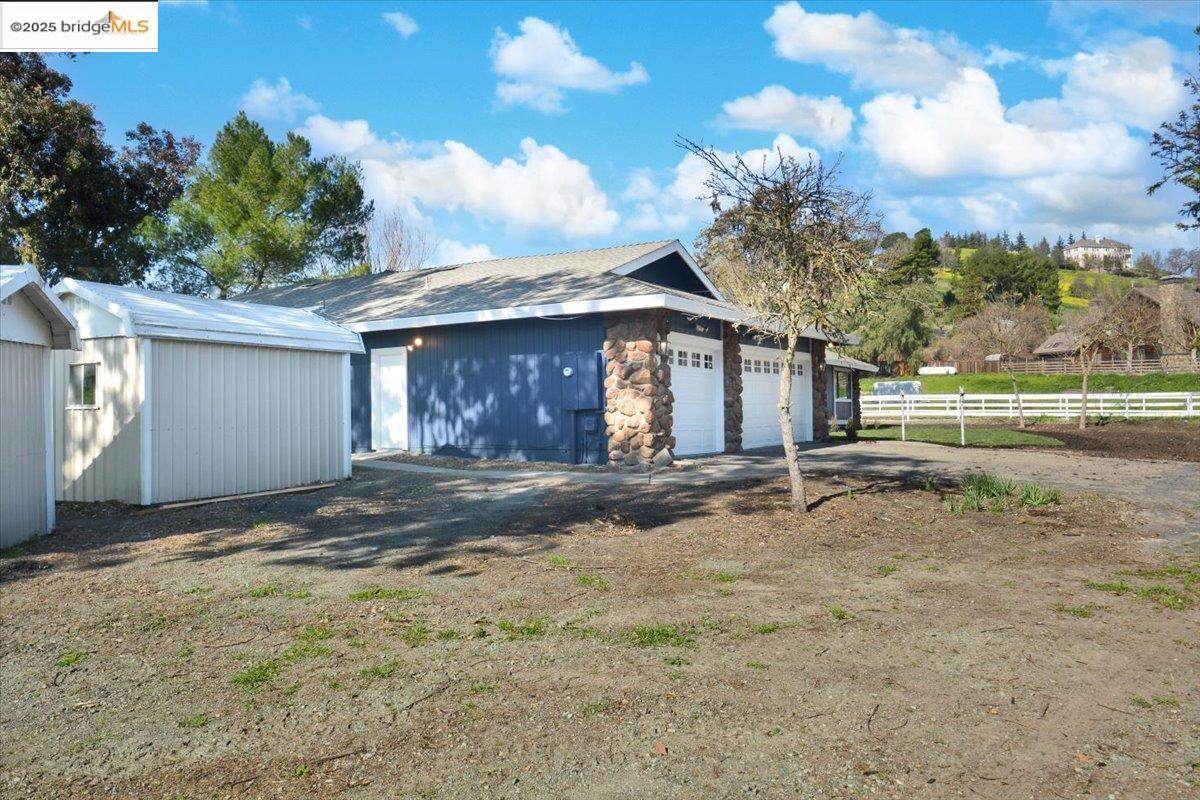 Detail Gallery Image 5 of 51 For 1610 Lawrence Rd, Danville,  CA 94506 - 4 Beds | 2/1 Baths