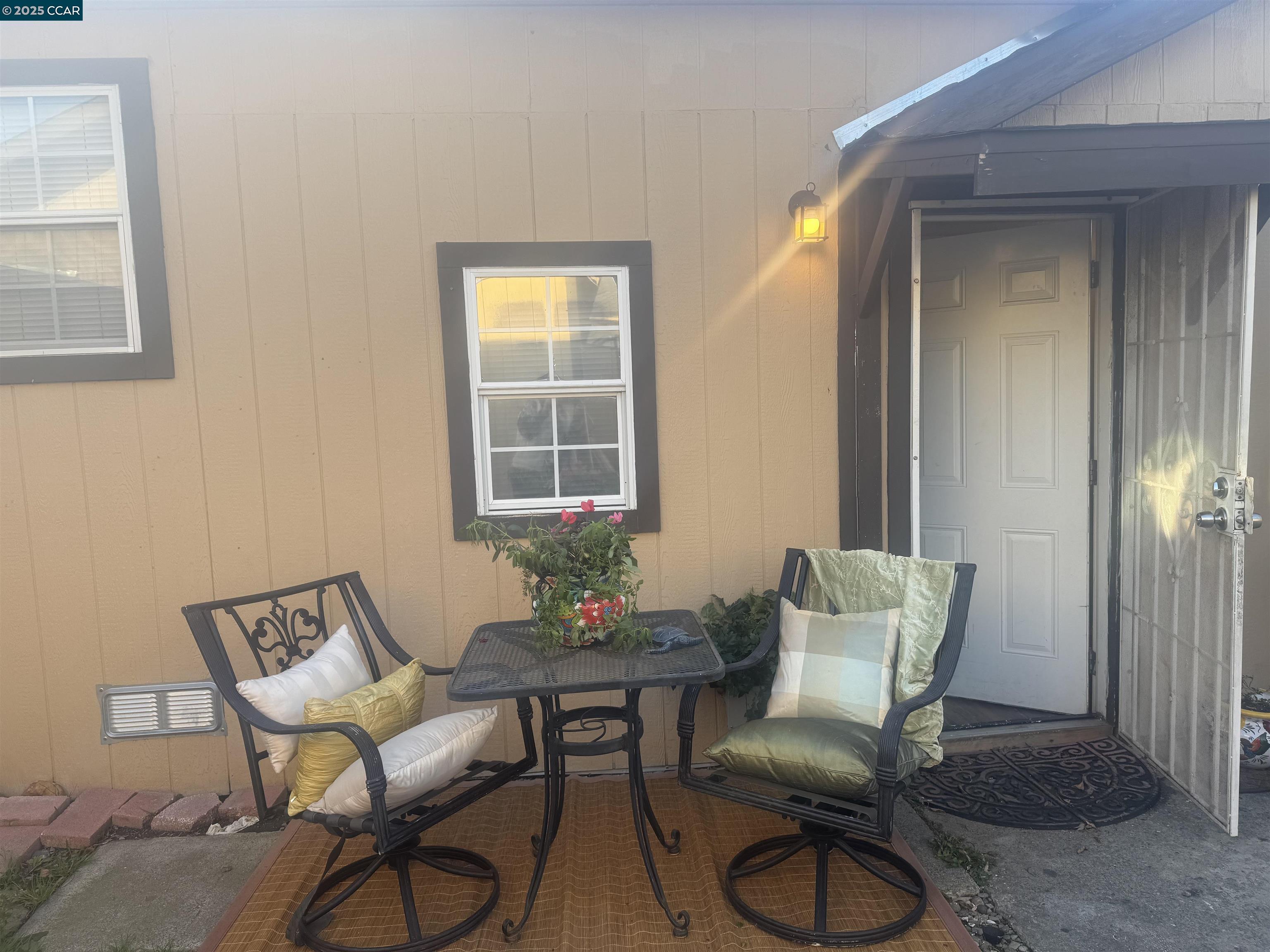 Detail Gallery Image 1 of 1 For 1519 48th Ave, Oakland,  CA 94601 - 3 Beds | 1 Baths