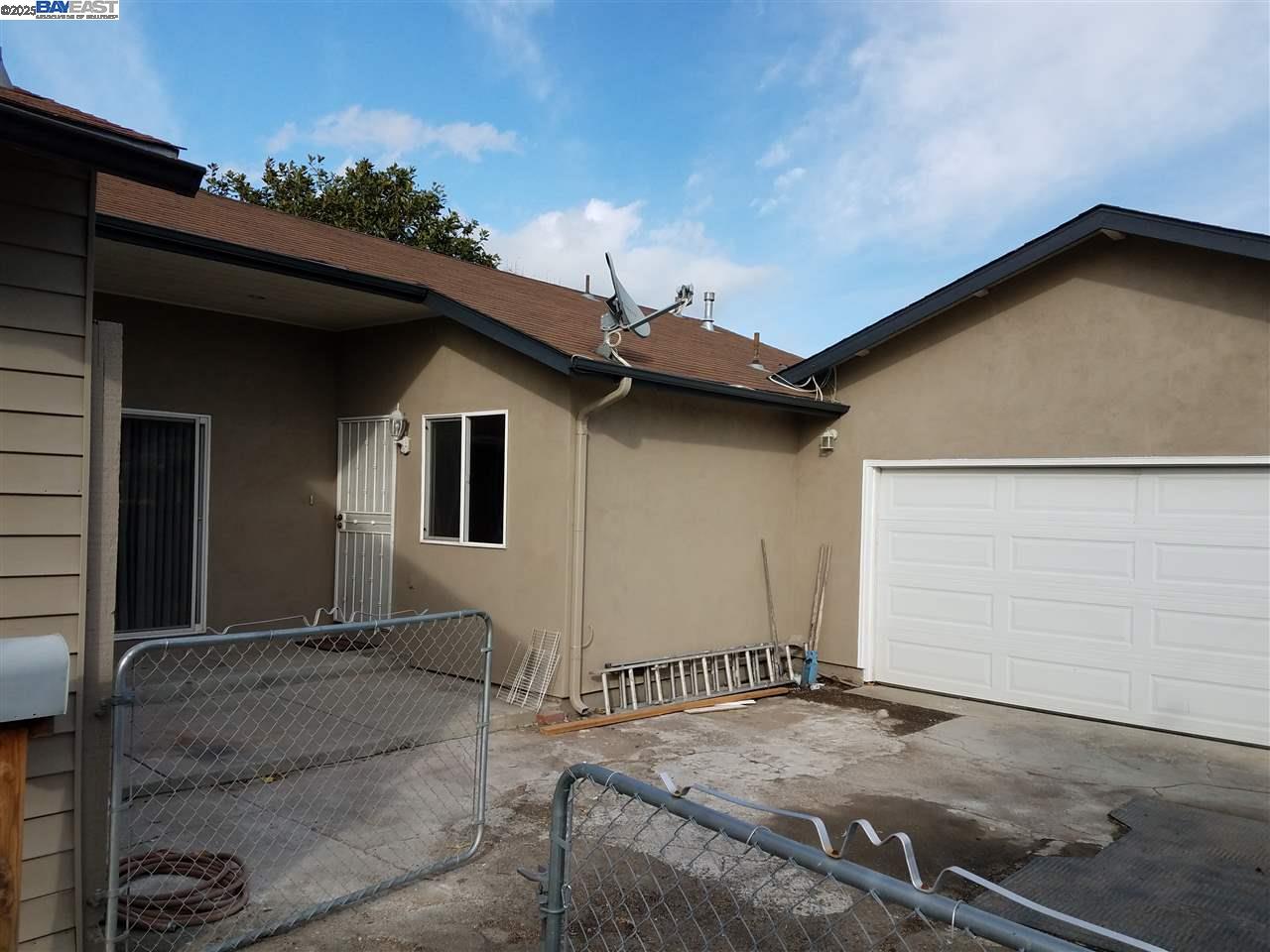 Detail Gallery Image 2 of 22 For 26732 Tyrrell Ave, Hayward,  CA 94544 - 3 Beds | 2 Baths