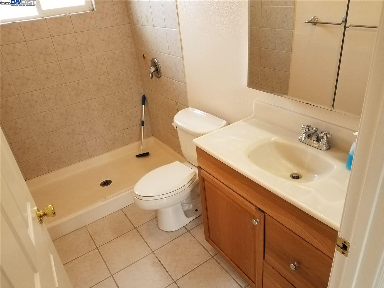 Detail Gallery Image 13 of 22 For 26732 Tyrrell Ave, Hayward,  CA 94544 - 3 Beds | 2 Baths