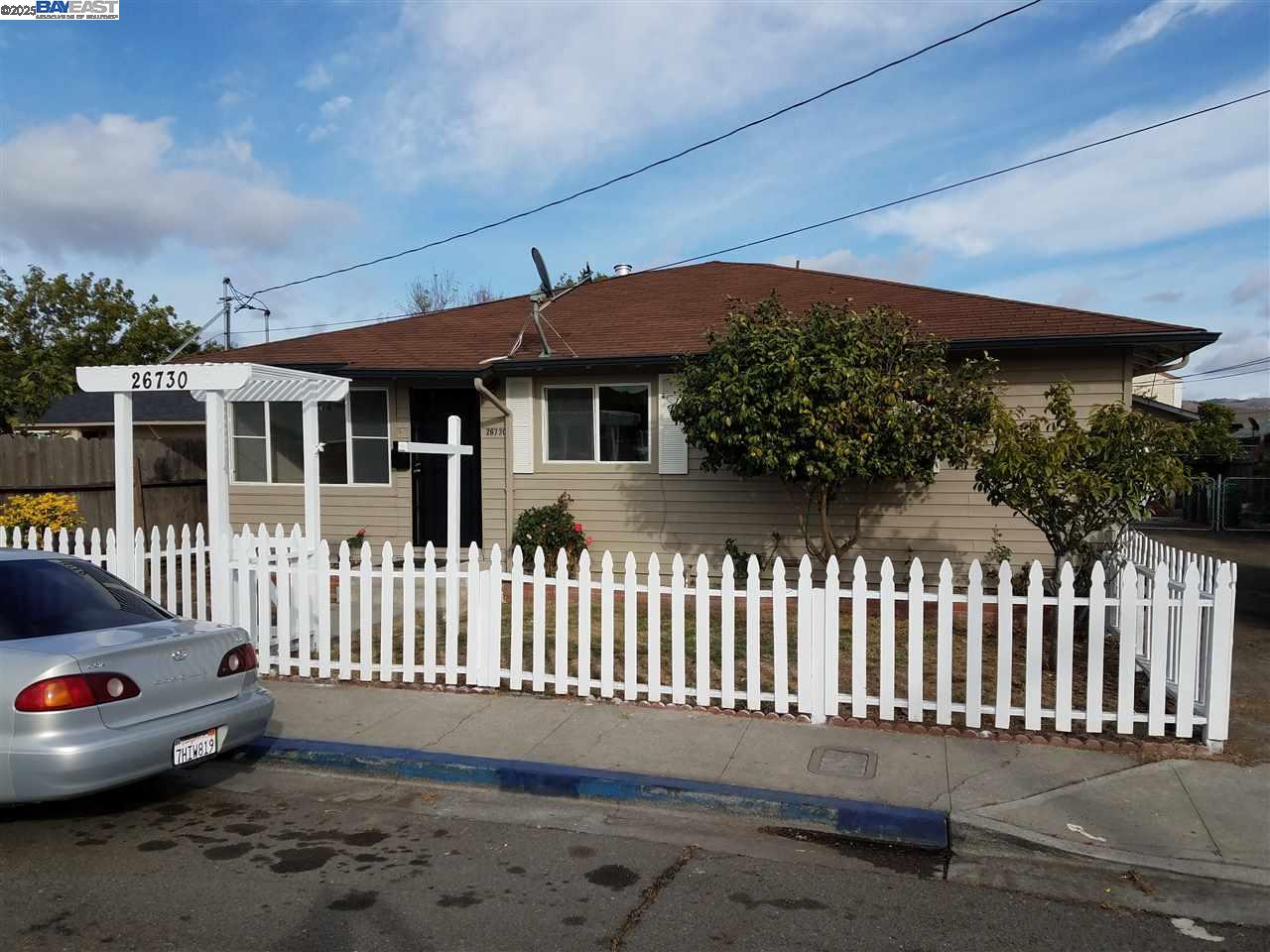 Detail Gallery Image 5 of 22 For 26732 Tyrrell Ave, Hayward,  CA 94544 - 3 Beds | 2 Baths