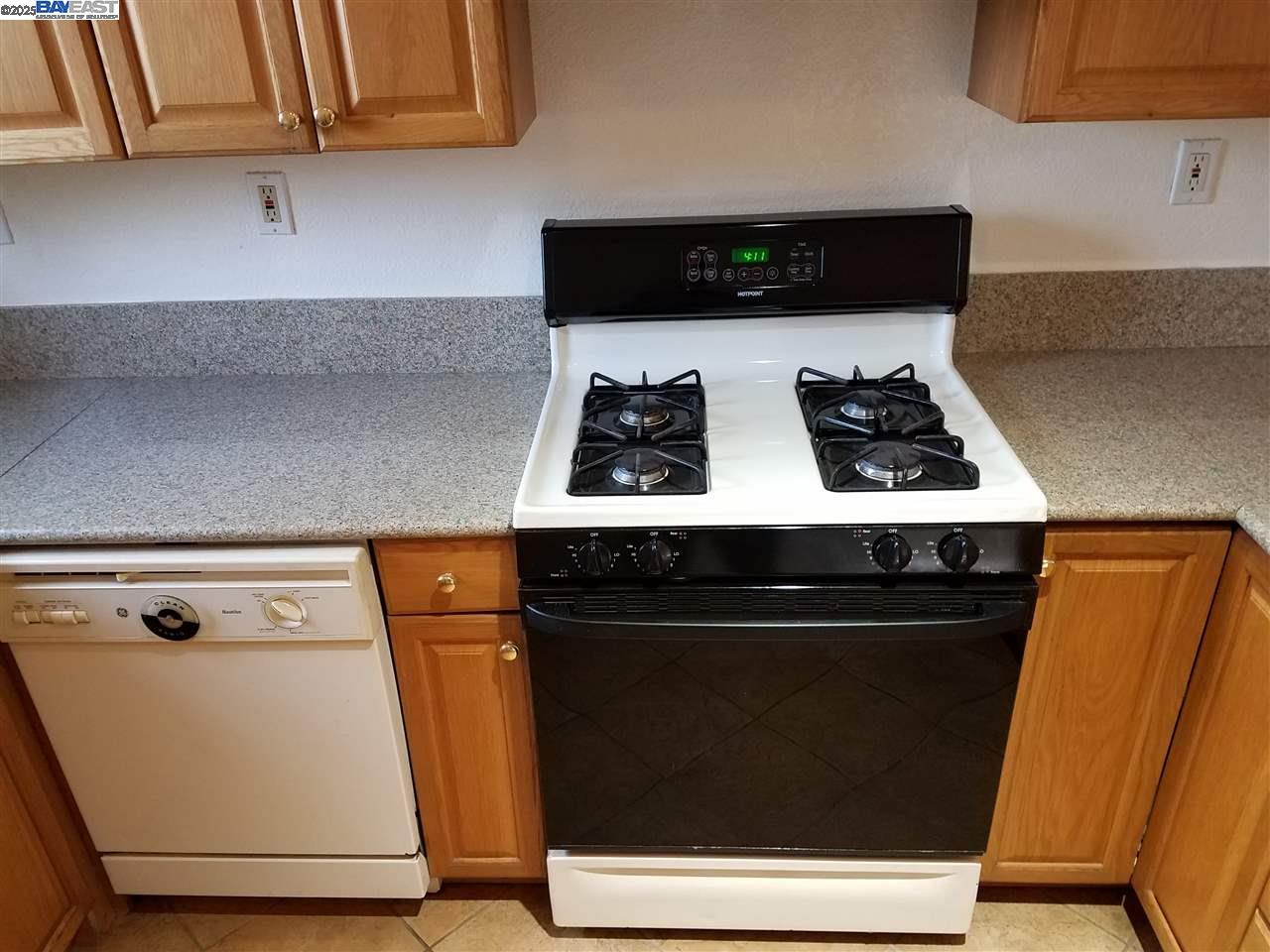 Detail Gallery Image 8 of 22 For 26732 Tyrrell Ave, Hayward,  CA 94544 - 3 Beds | 2 Baths