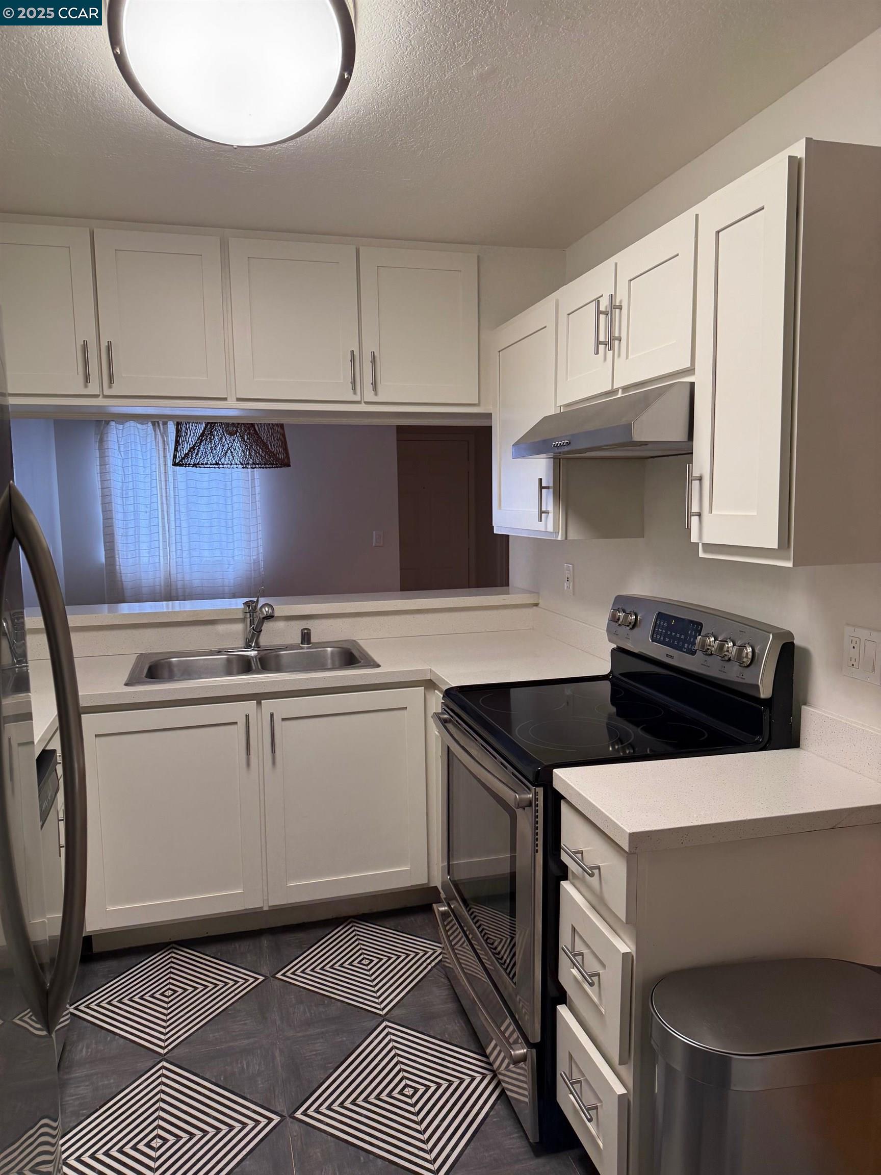 760 Canyon Oaks Dr # D, Oakland, California 94605, 2 Bedrooms Bedrooms, 4 Rooms Rooms,2 BathroomsBathrooms,Residential,For Sale,760 Canyon Oaks Dr # D,41085185
