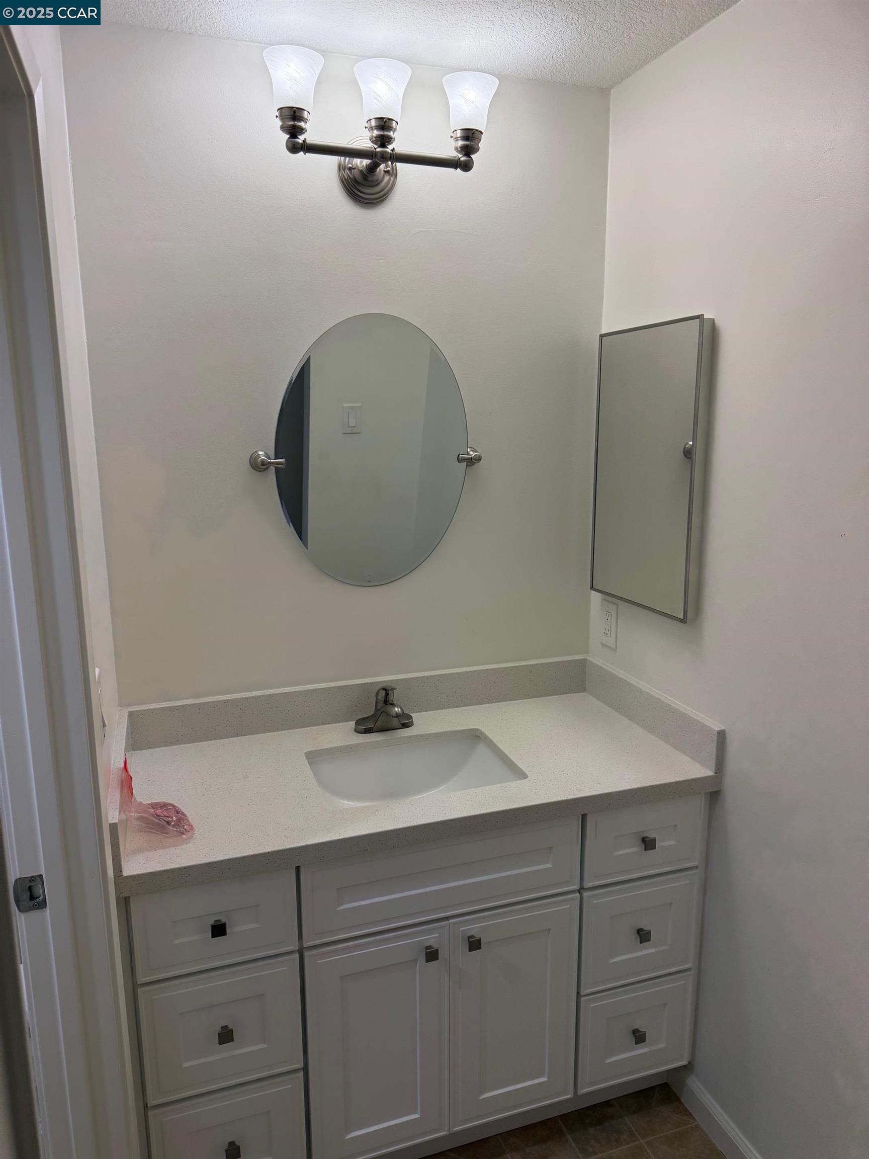 760 Canyon Oaks Dr # D, Oakland, California 94605, 2 Bedrooms Bedrooms, 4 Rooms Rooms,2 BathroomsBathrooms,Residential,For Sale,760 Canyon Oaks Dr # D,41085185