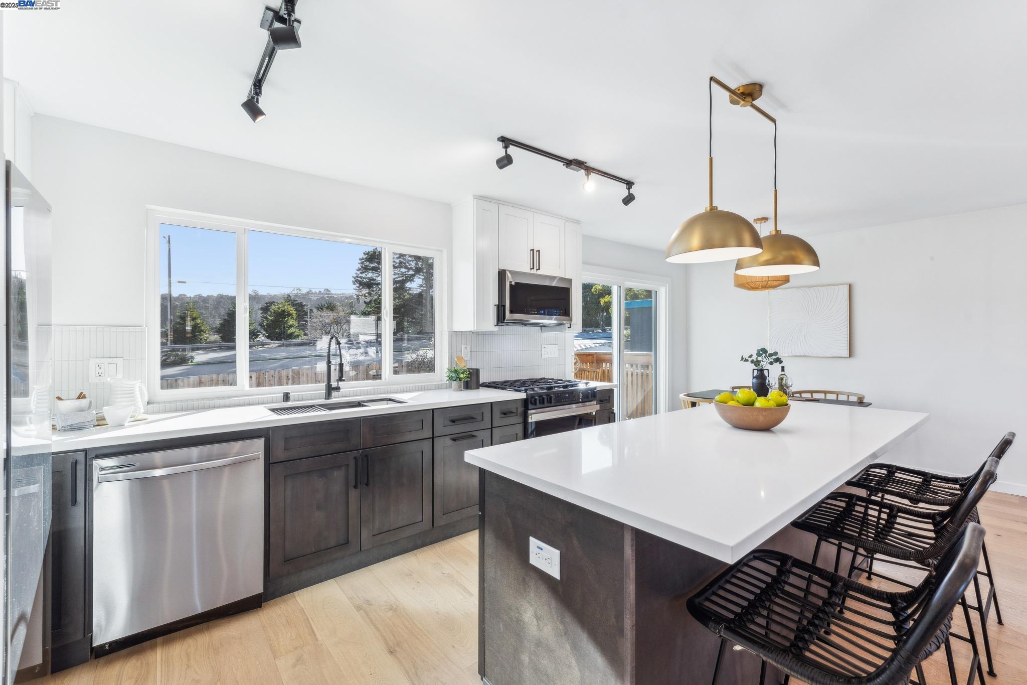 117 Duval Dr, South San Francisco, California 94080, 3 Bedrooms Bedrooms, 6 Rooms Rooms,1 BathroomBathrooms,Residential,For Sale,117 Duval Dr,41085189