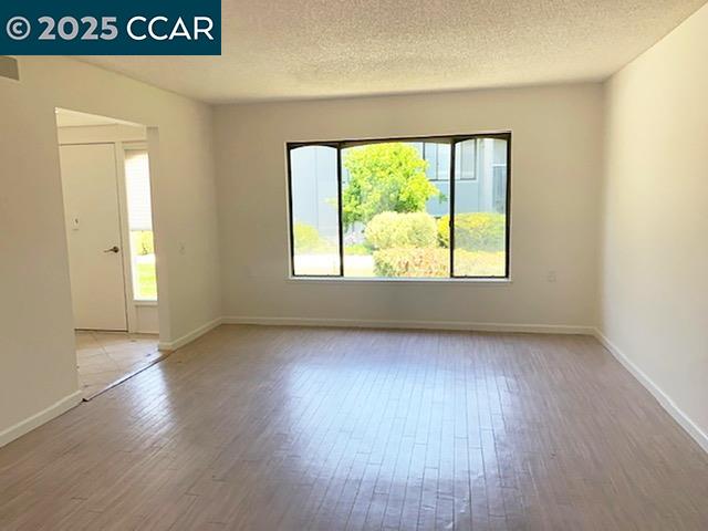 Detail Gallery Image 4 of 23 For 1517 Oakmont Dr #3,  Walnut Creek,  CA 94595 - 2 Beds | 1 Baths