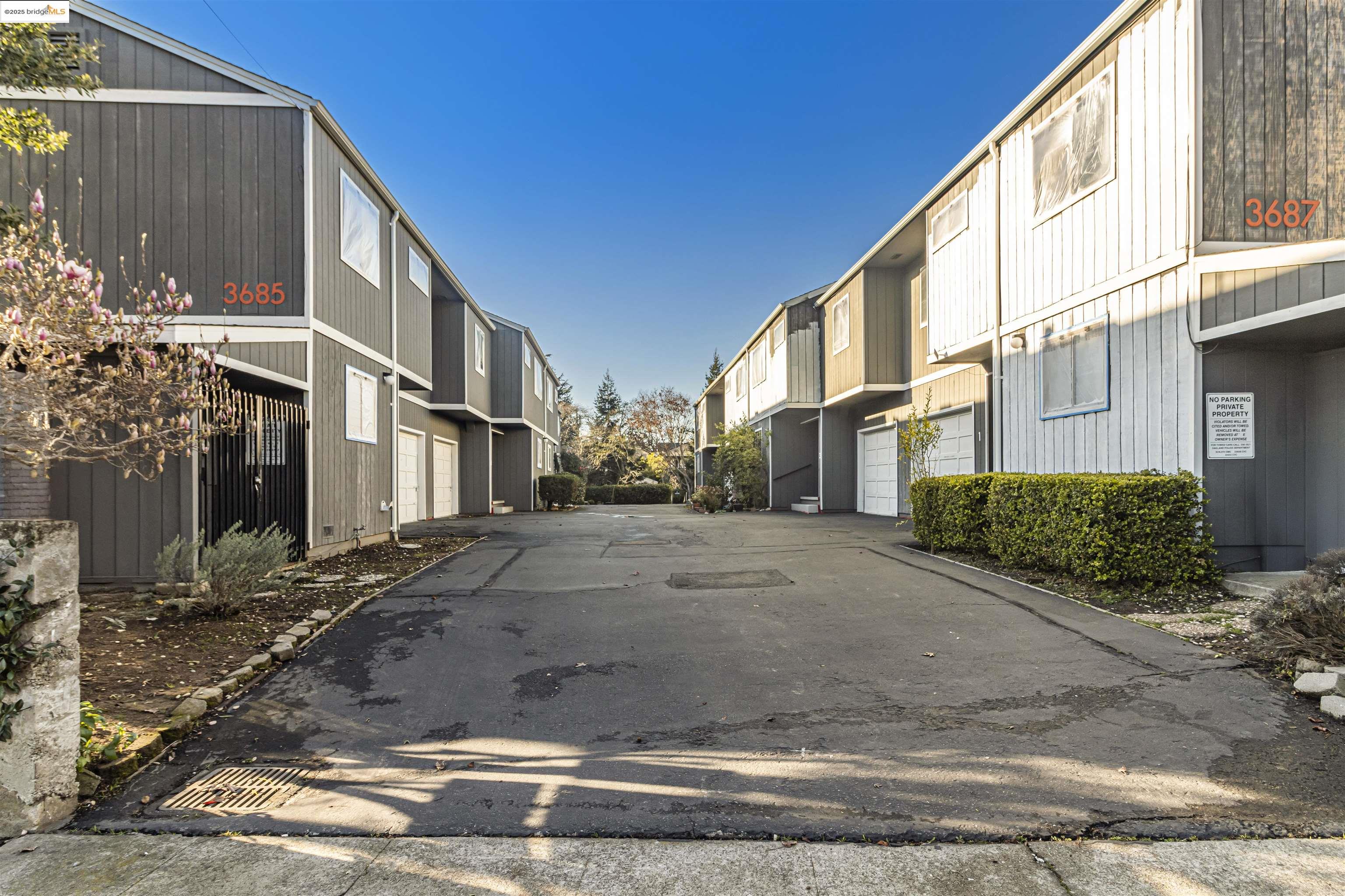 3685 Maple Ave 6
