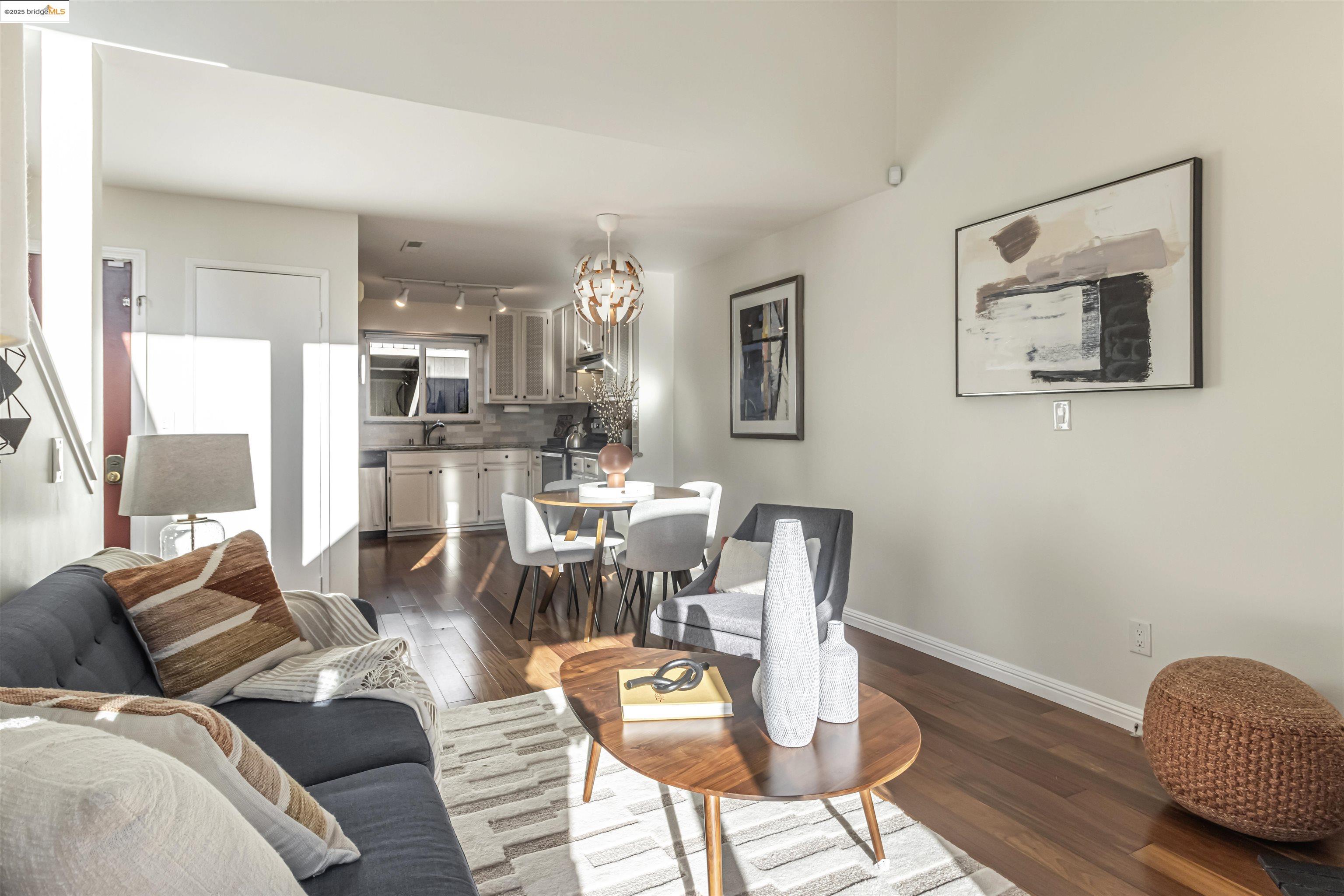 3685 Maple Ave 6