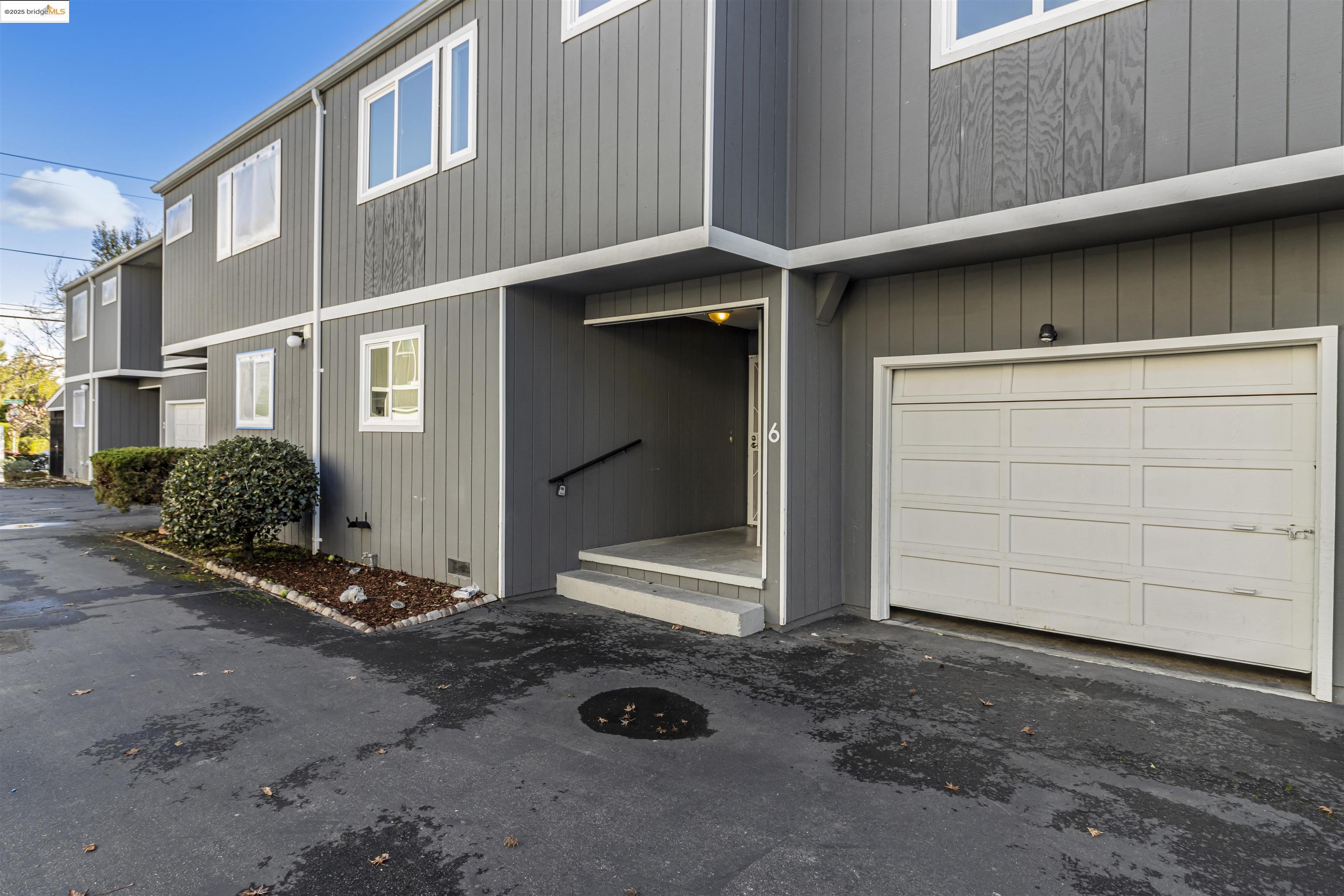 3685 Maple Ave 6