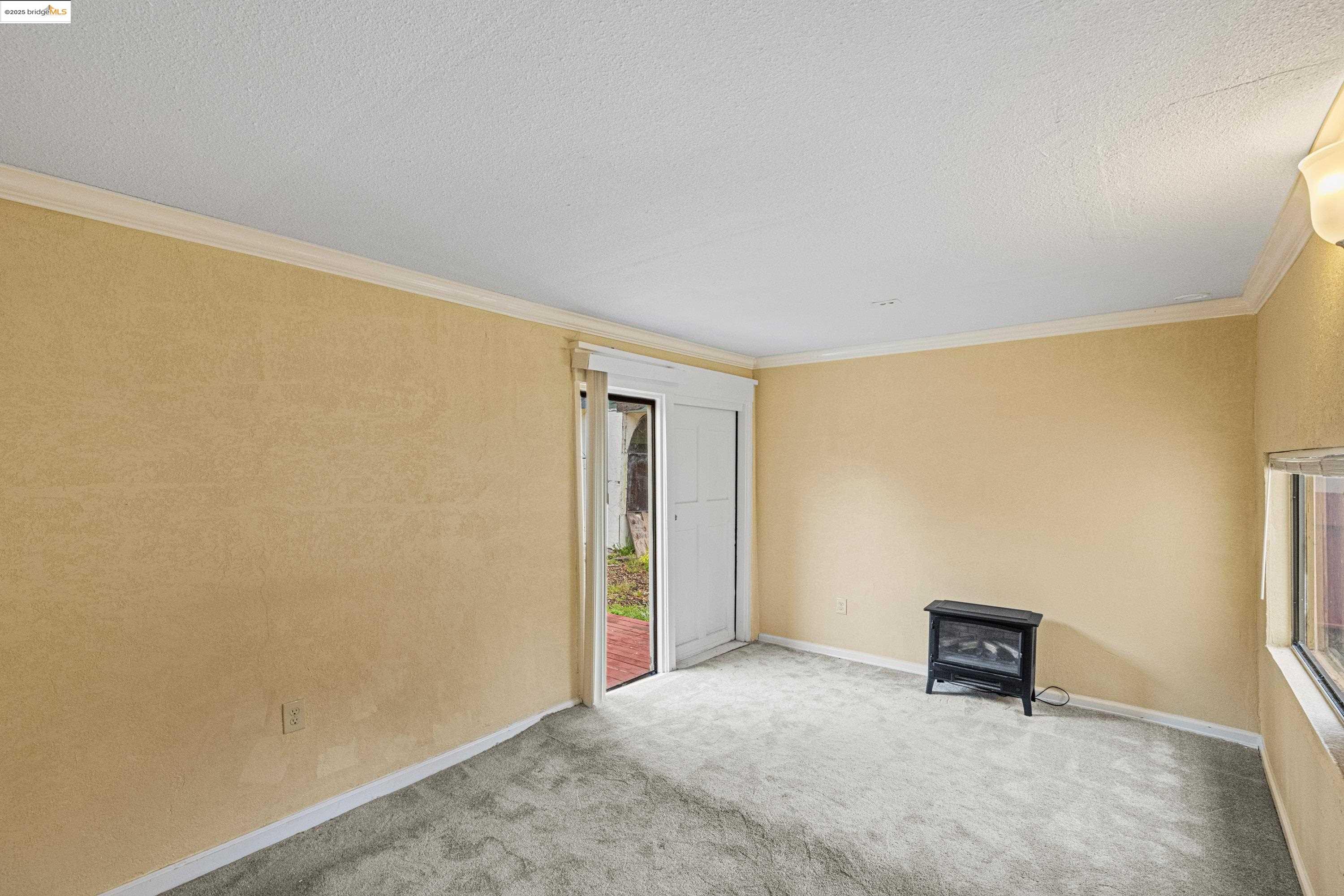 Detail Gallery Image 11 of 27 For 725 Lyndon St, Monterey,  CA 93940 - 2 Beds | 1 Baths