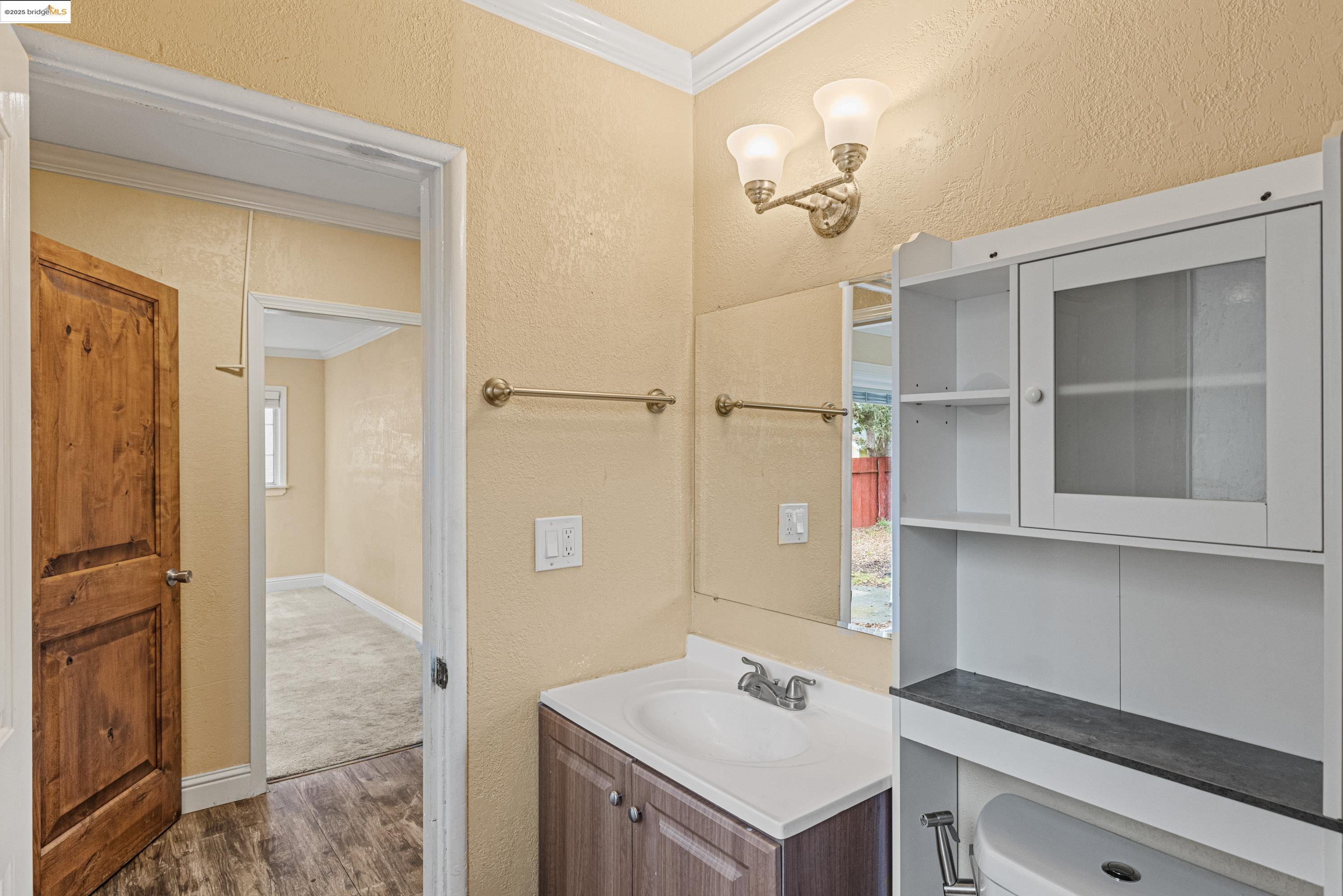Detail Gallery Image 14 of 27 For 725 Lyndon St, Monterey,  CA 93940 - 2 Beds | 1 Baths