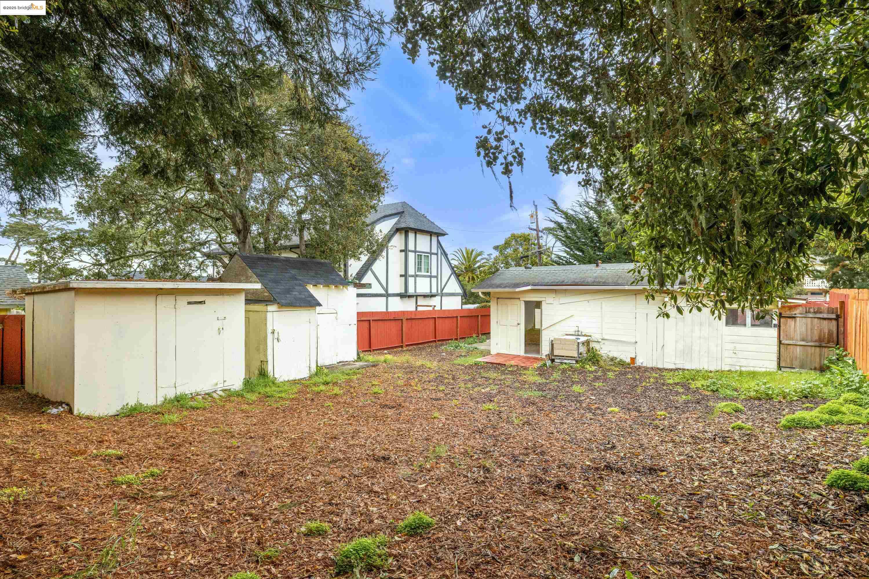 Detail Gallery Image 22 of 27 For 725 Lyndon St, Monterey,  CA 93940 - 2 Beds | 1 Baths