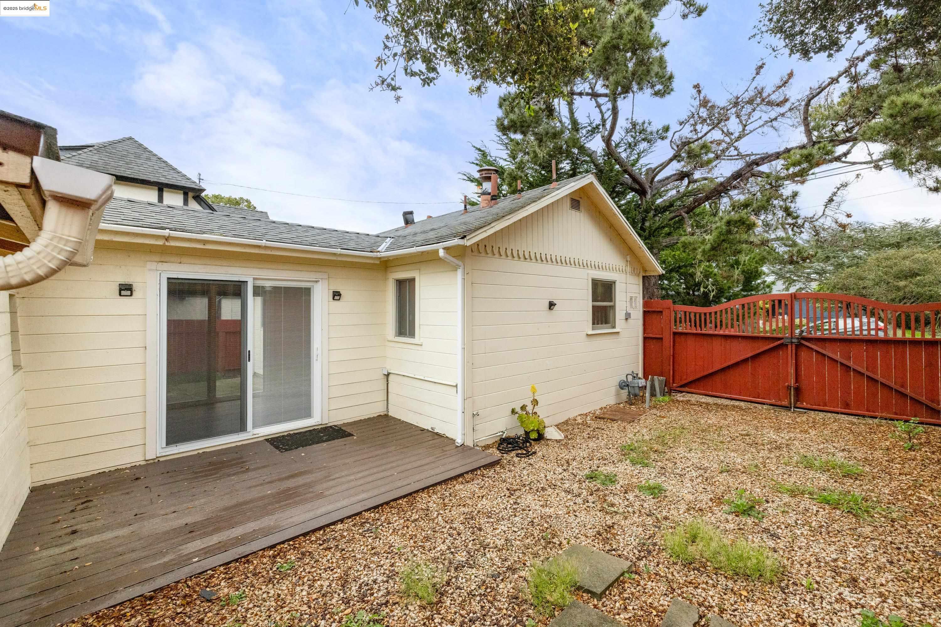 Detail Gallery Image 25 of 27 For 725 Lyndon St, Monterey,  CA 93940 - 2 Beds | 1 Baths
