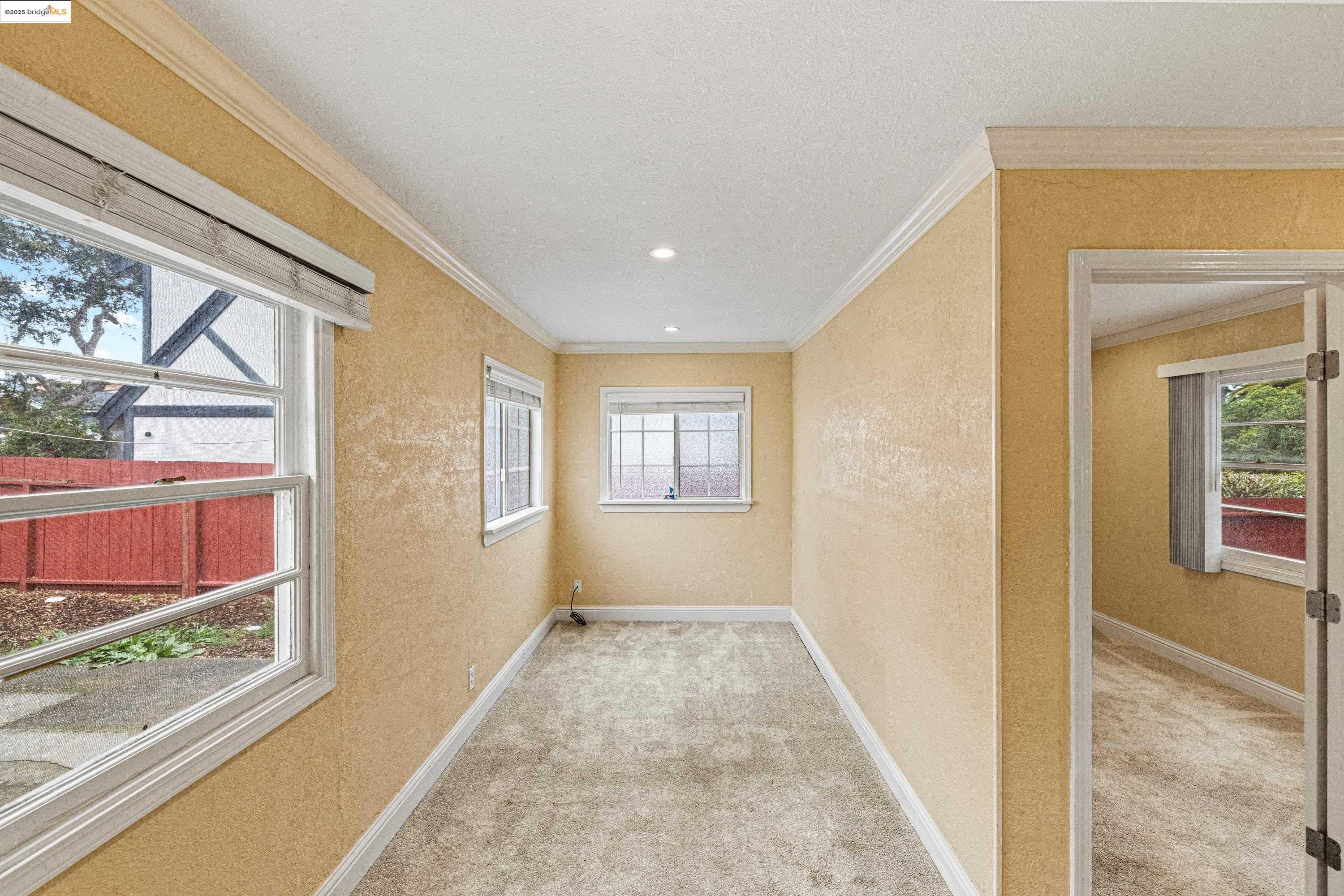 Detail Gallery Image 4 of 27 For 725 Lyndon St, Monterey,  CA 93940 - 2 Beds | 1 Baths