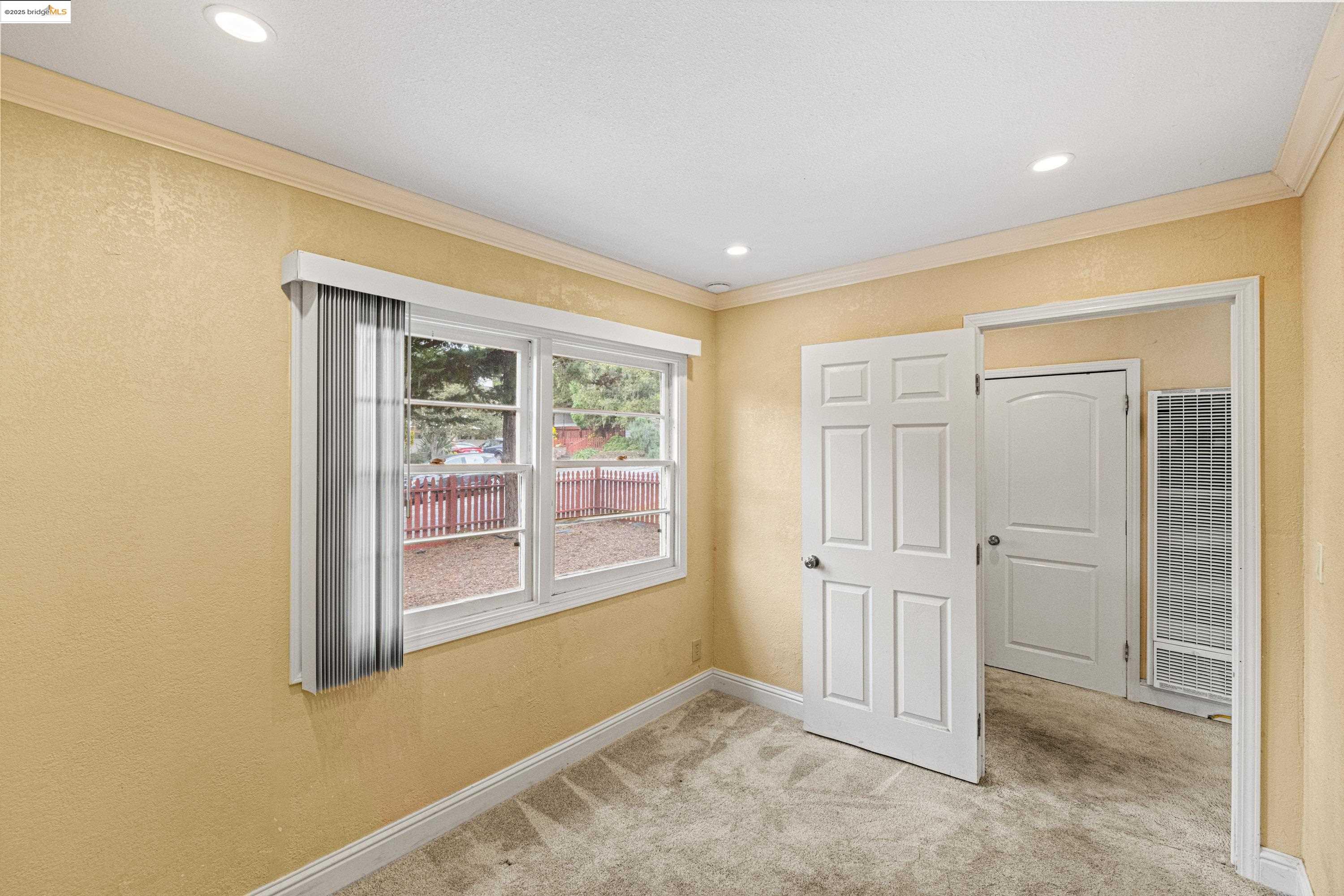 Detail Gallery Image 6 of 27 For 725 Lyndon St, Monterey,  CA 93940 - 2 Beds | 1 Baths
