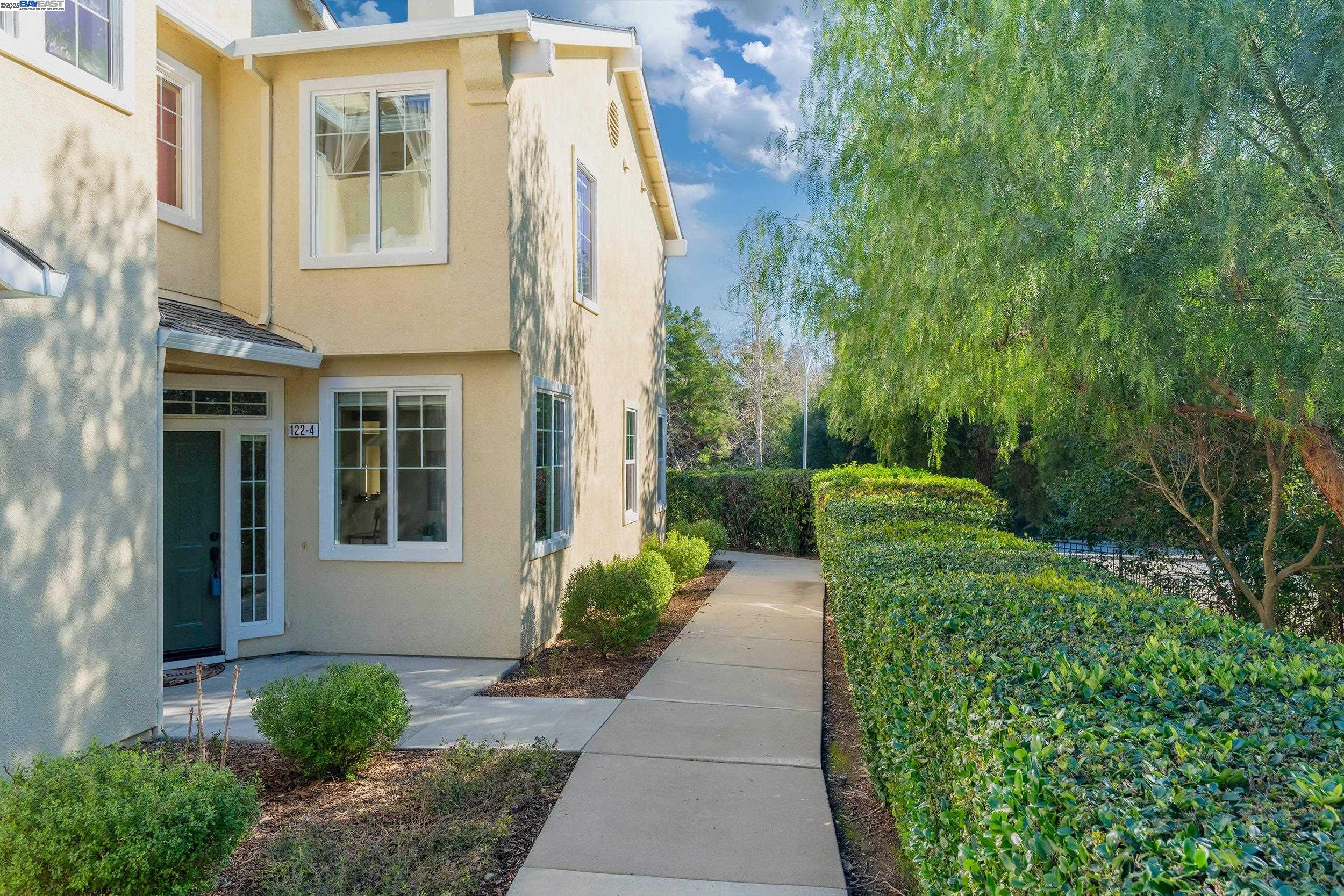 Detail Gallery Image 1 of 1 For 122 Wildrose Cmn #4,  Livermore,  CA 94551 - 3 Beds | 2/1 Baths