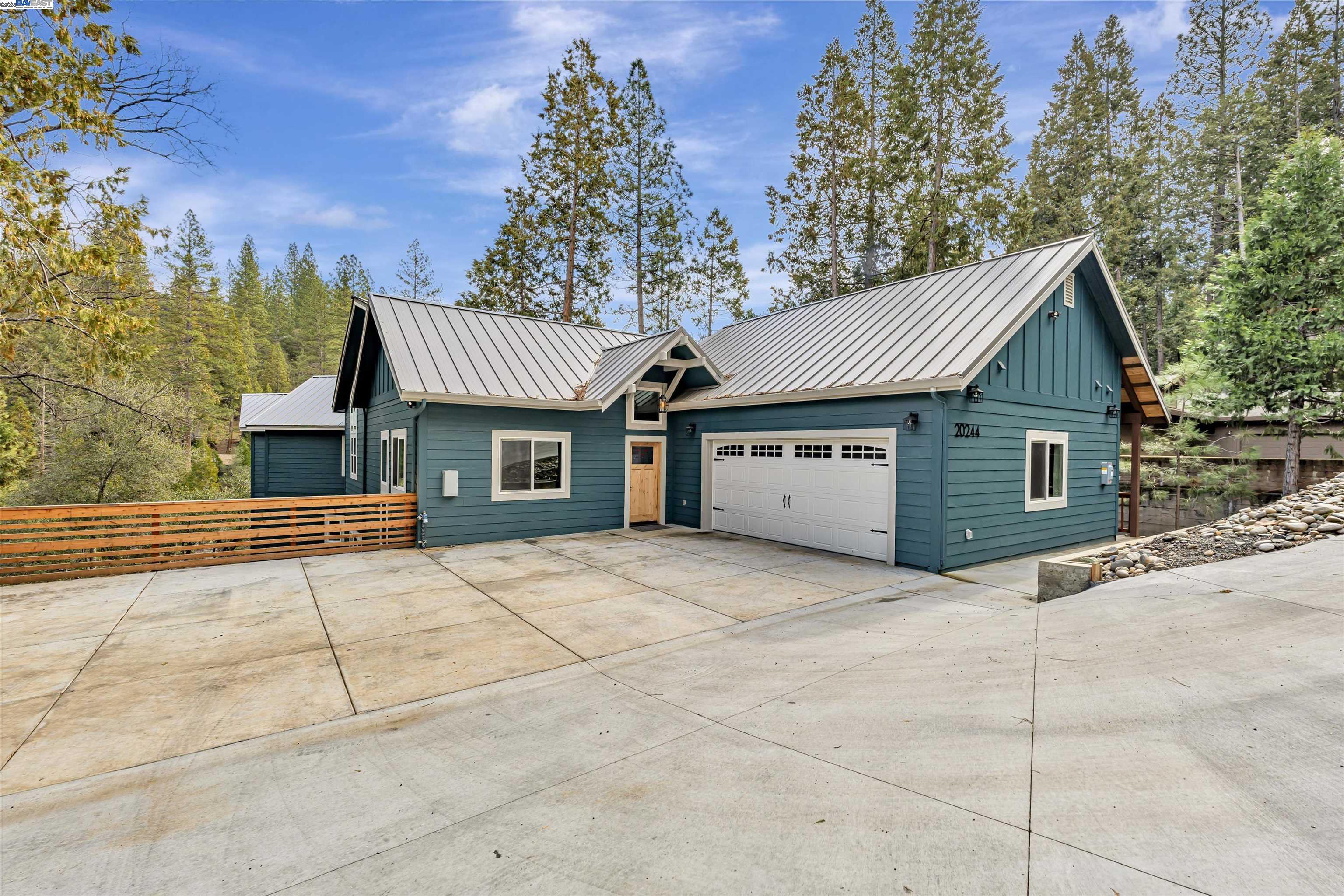 Detail Gallery Image 1 of 1 For 20244 Lower Skyridge Dr, Groveland,  CA 95321 - 5 Beds | 3/2 Baths