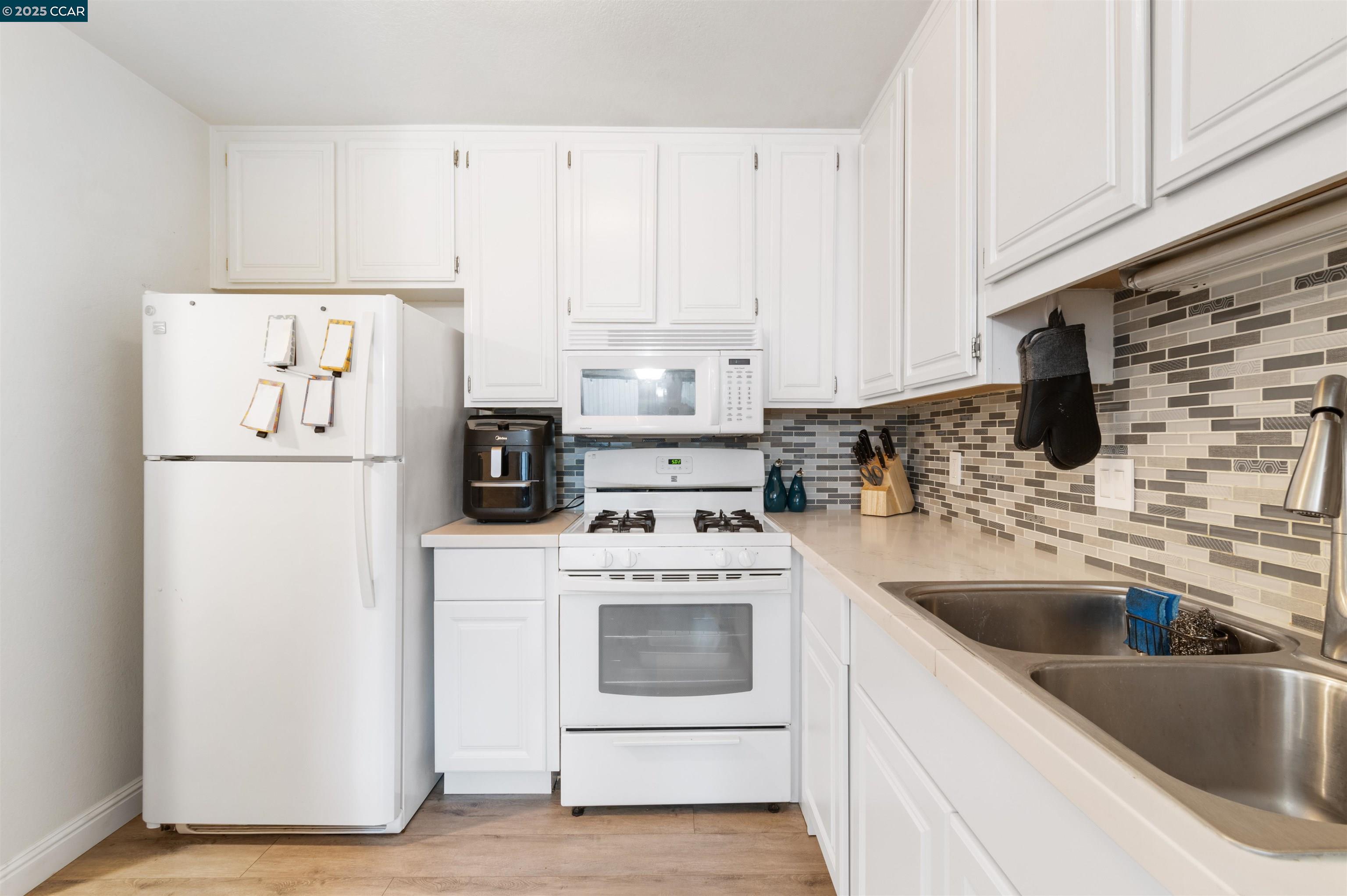 Photo #5: 41085238 Listing 