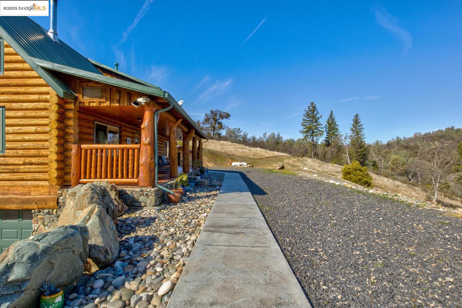 Detail Gallery Image 3 of 60 For 10255 Bone Yard Creek, Coulterville,  CA 95311 - 3 Beds | 2/1 Baths