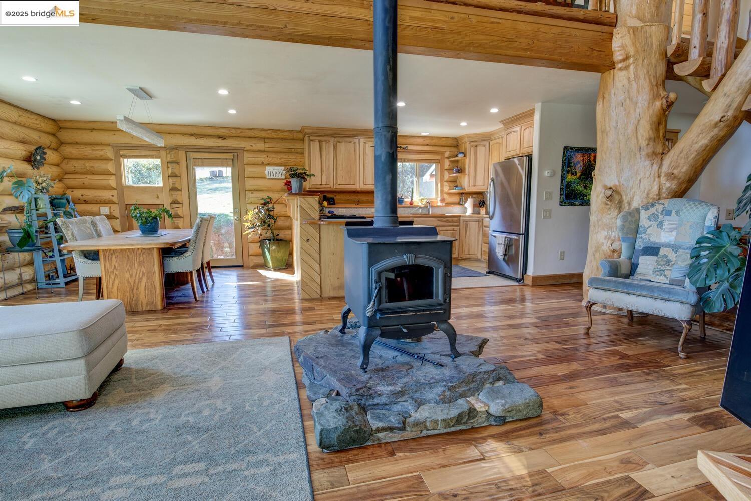Detail Gallery Image 10 of 60 For 10255 Bone Yard Creek, Coulterville,  CA 95311 - 3 Beds | 2/1 Baths