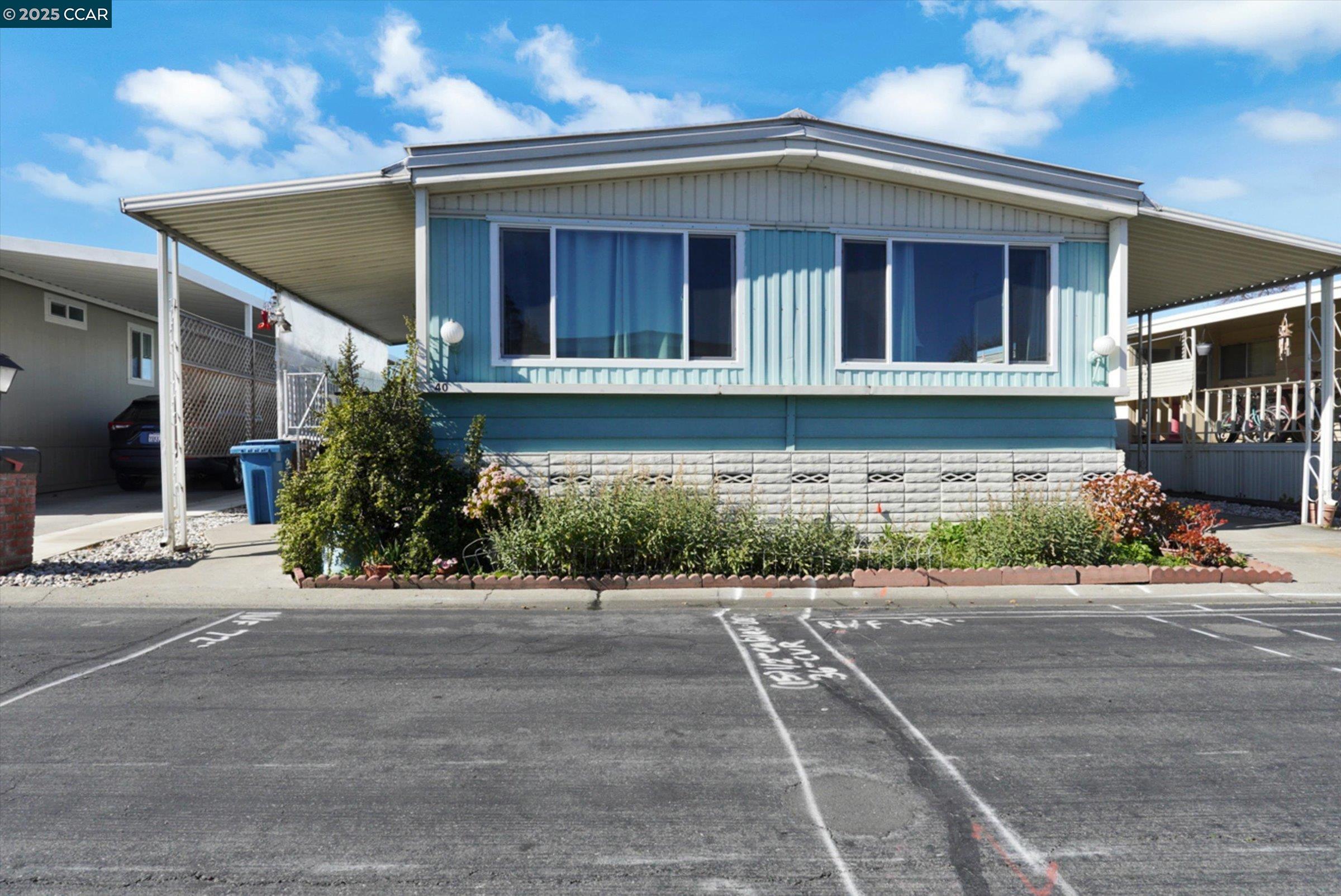 Detail Gallery Image 2 of 15 For 340 Avenida Flores, Pacheco,  CA 94553 - 2 Beds | 2 Baths