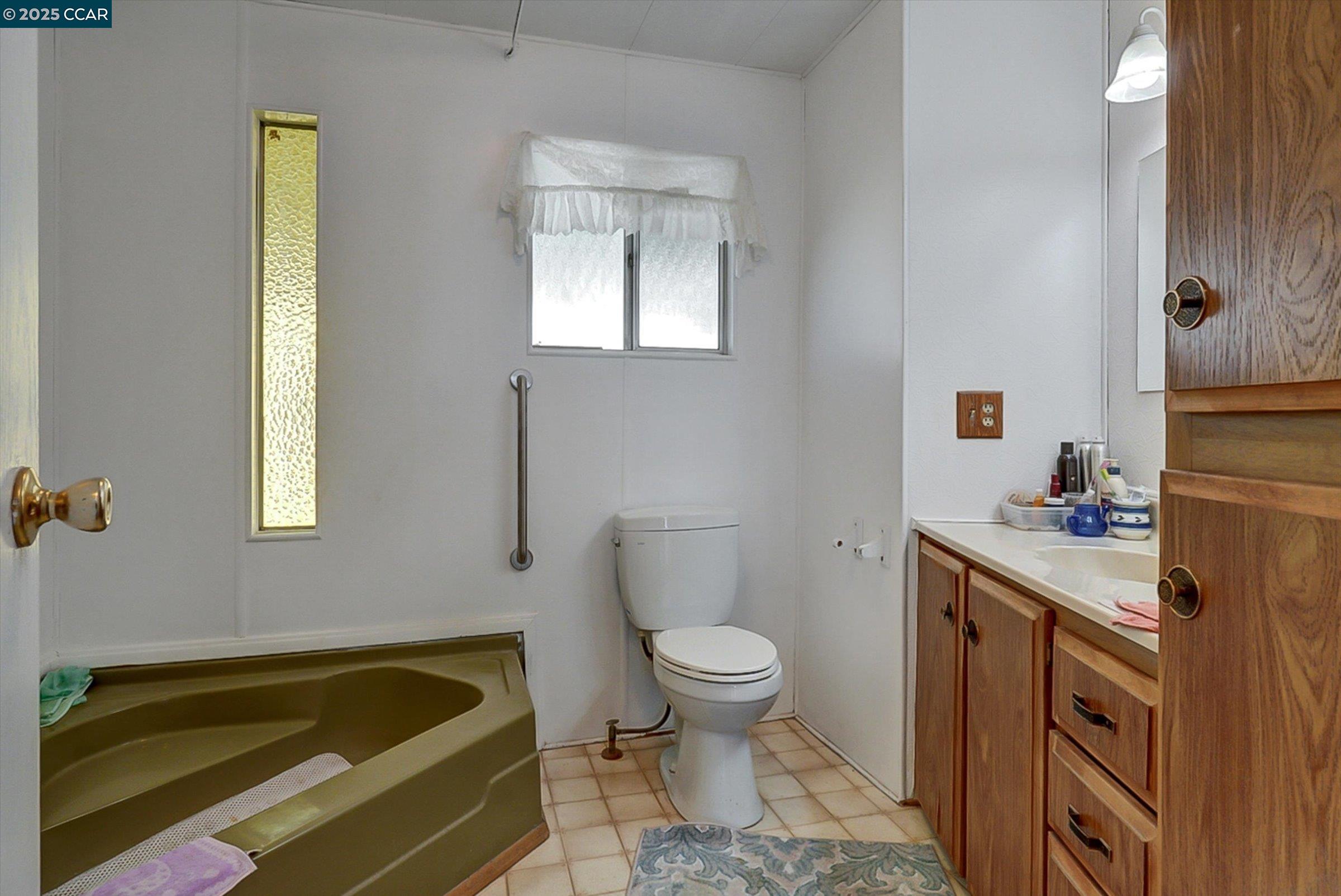 Detail Gallery Image 13 of 15 For 340 Avenida Flores, Pacheco,  CA 94553 - 2 Beds | 2 Baths