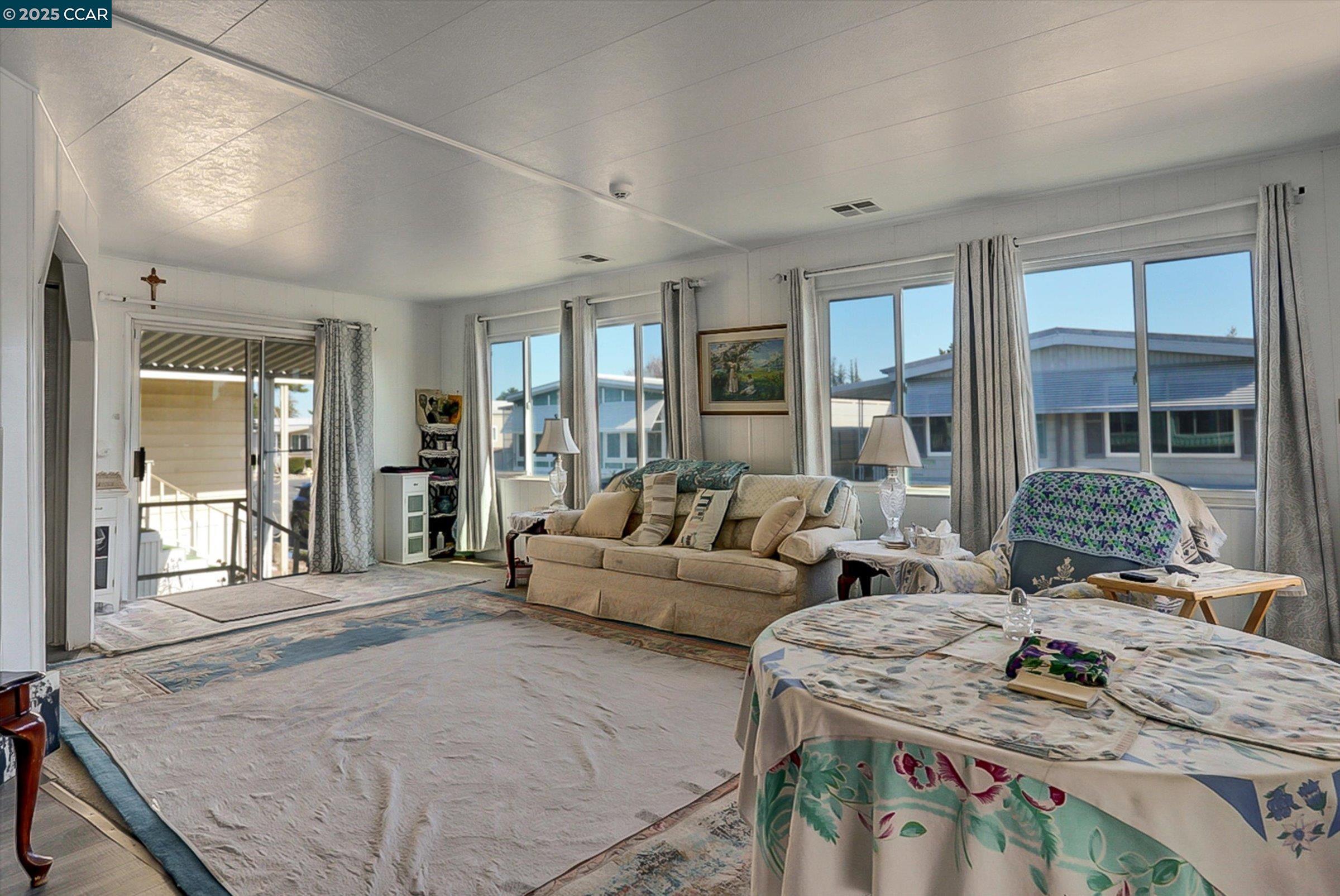 Detail Gallery Image 5 of 15 For 340 Avenida Flores, Pacheco,  CA 94553 - 2 Beds | 2 Baths