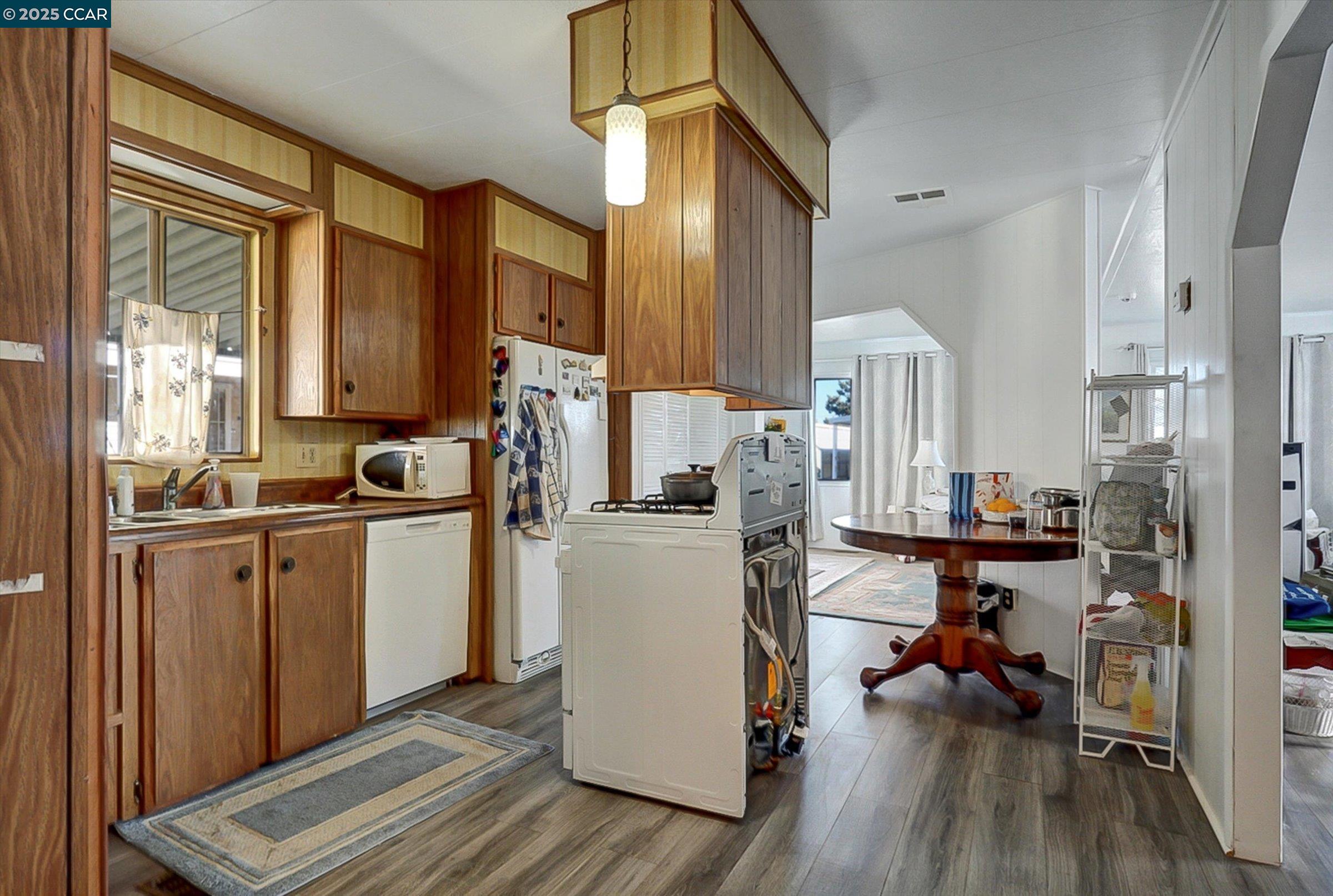 Detail Gallery Image 7 of 15 For 340 Avenida Flores, Pacheco,  CA 94553 - 2 Beds | 2 Baths