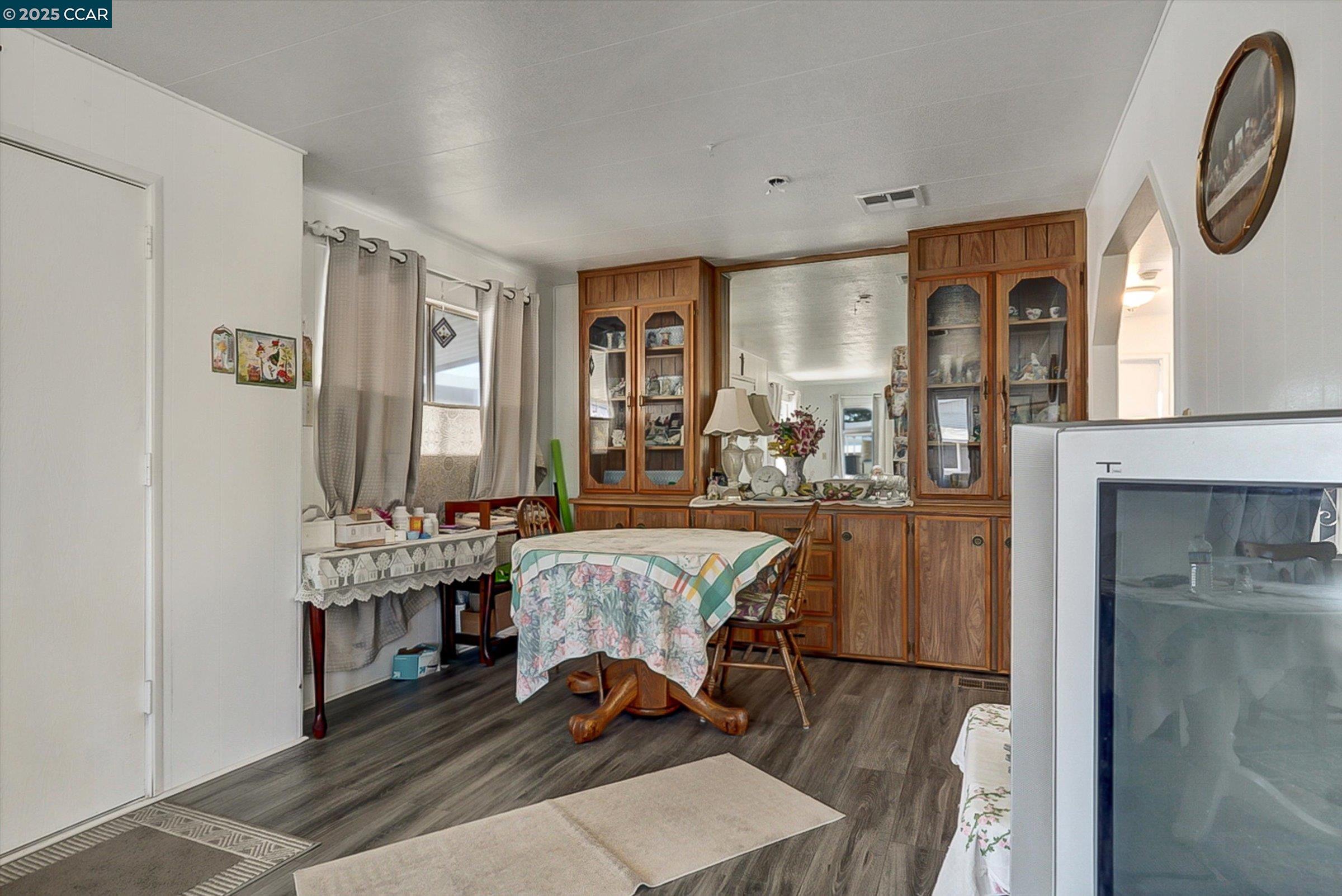 Detail Gallery Image 8 of 15 For 340 Avenida Flores, Pacheco,  CA 94553 - 2 Beds | 2 Baths