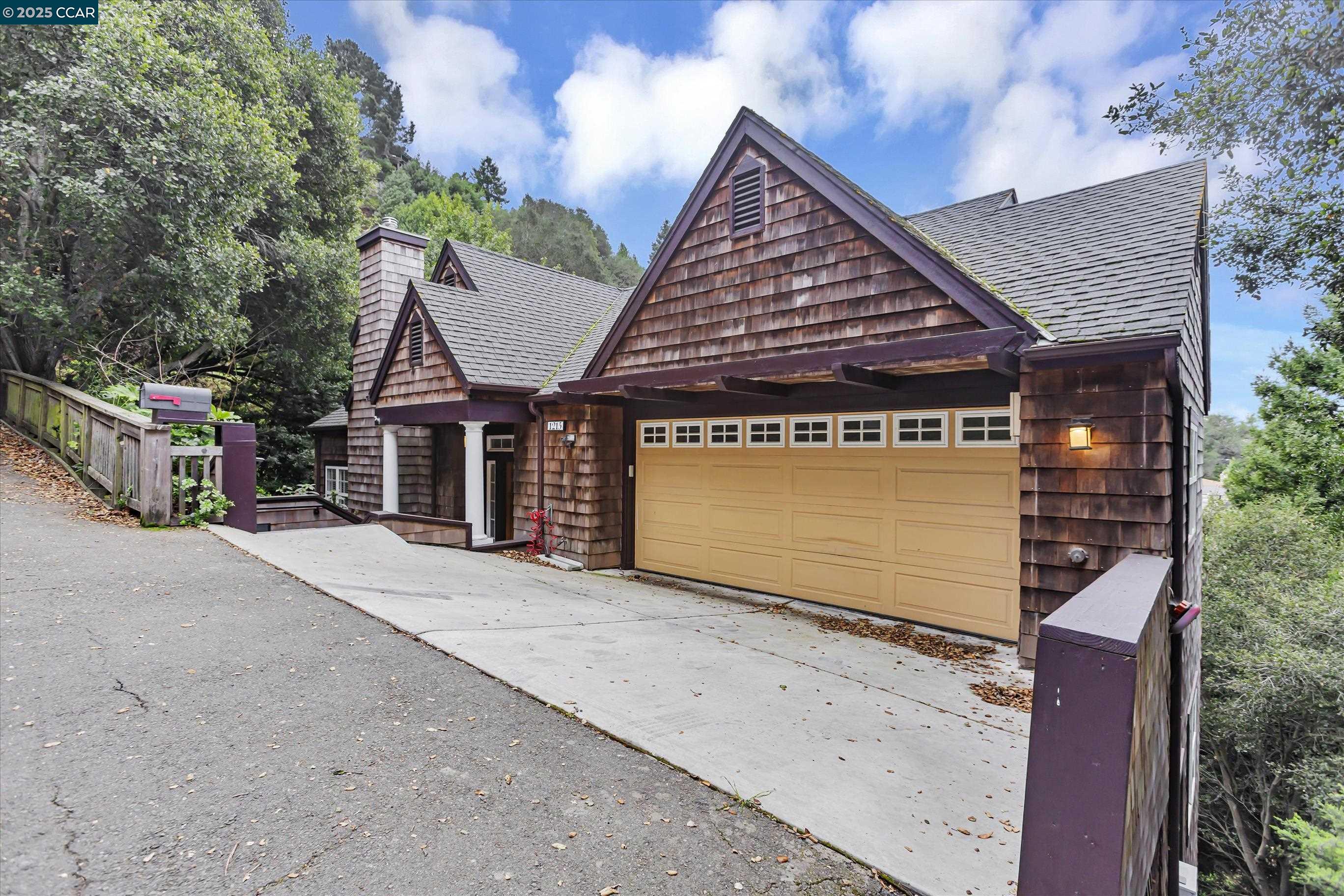 Detail Gallery Image 2 of 50 For 1215 Alvarado Rd, Berkeley,  CA 94705 - 5 Beds | 4/1 Baths