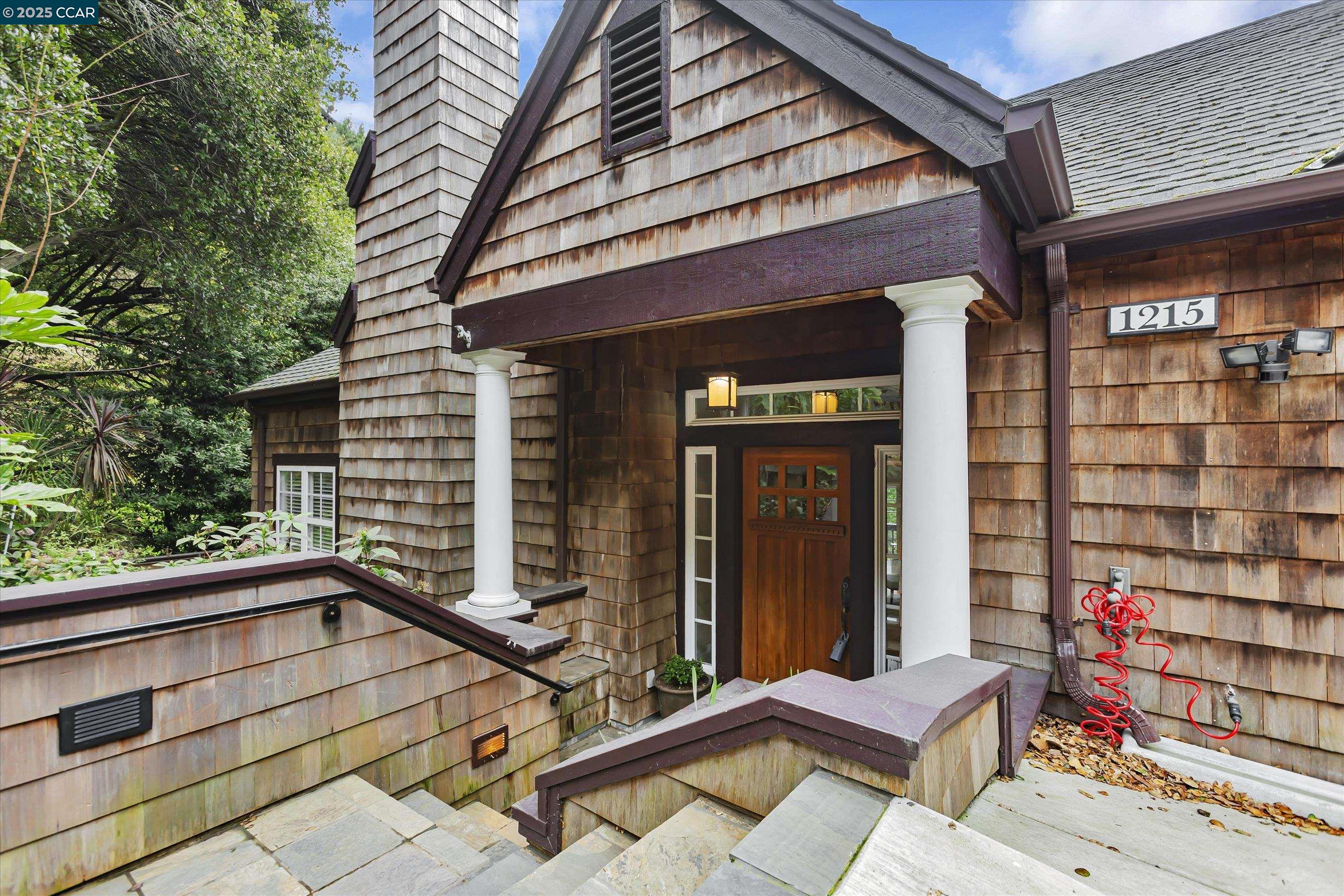 Detail Gallery Image 3 of 50 For 1215 Alvarado Rd, Berkeley,  CA 94705 - 5 Beds | 4/1 Baths